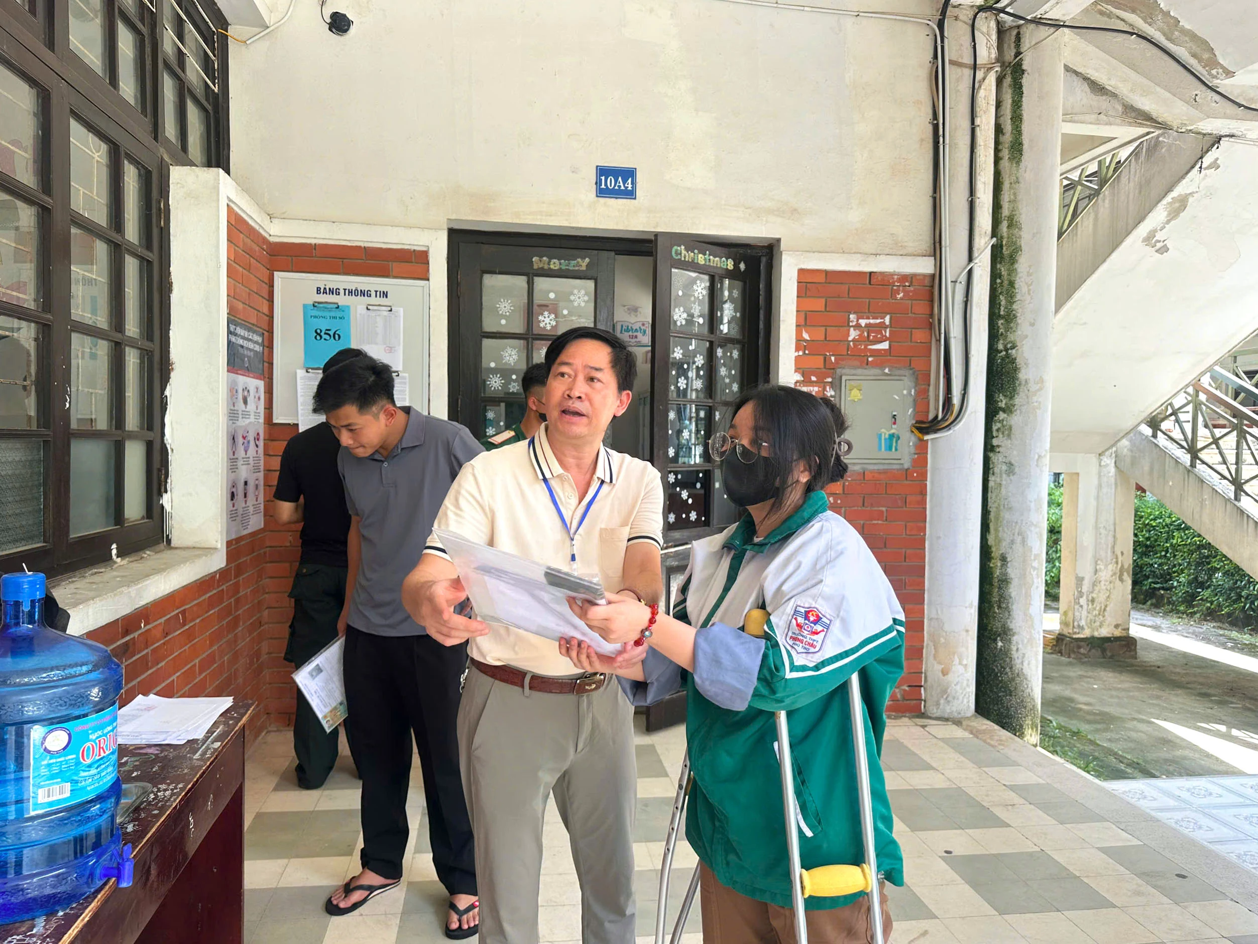 Những hình ảnh đẹp trong ngày thi đầu tiên Kỳ thi tốt nghiệp THPT năm 2025