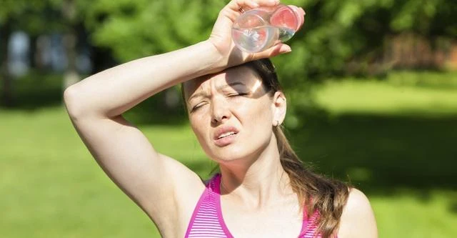 Dấu hiệu cho thấy cơ thể đang mất nước