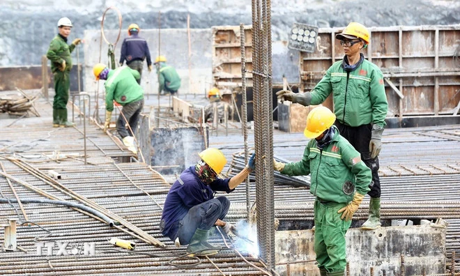 Hạ đặt thành công rotor tổ máy số 1 Dự án Thủy điện Hòa Bình mở rộng