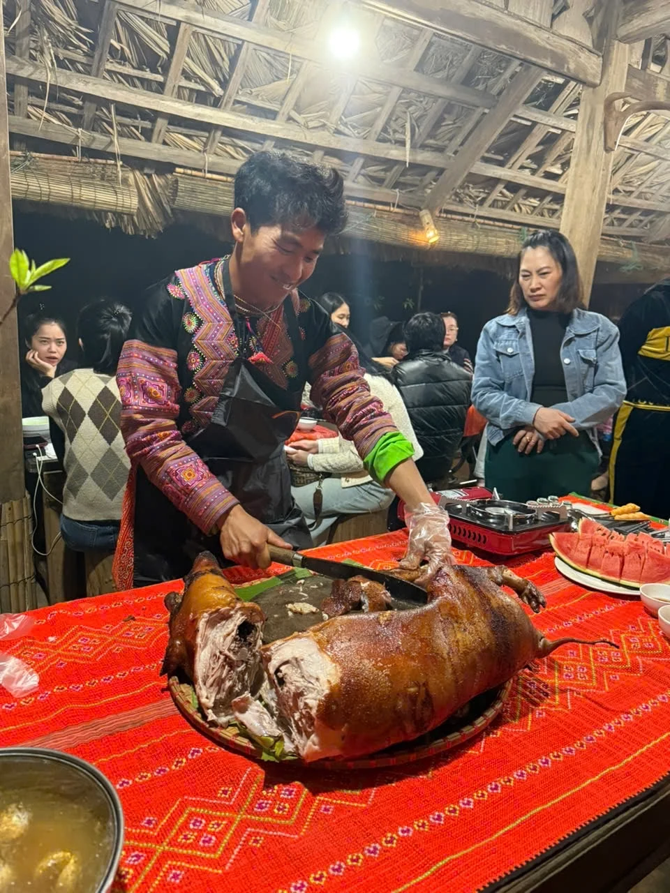 Chàng trai người Mông xây giấc mơ du lịch ở thung lũng mây