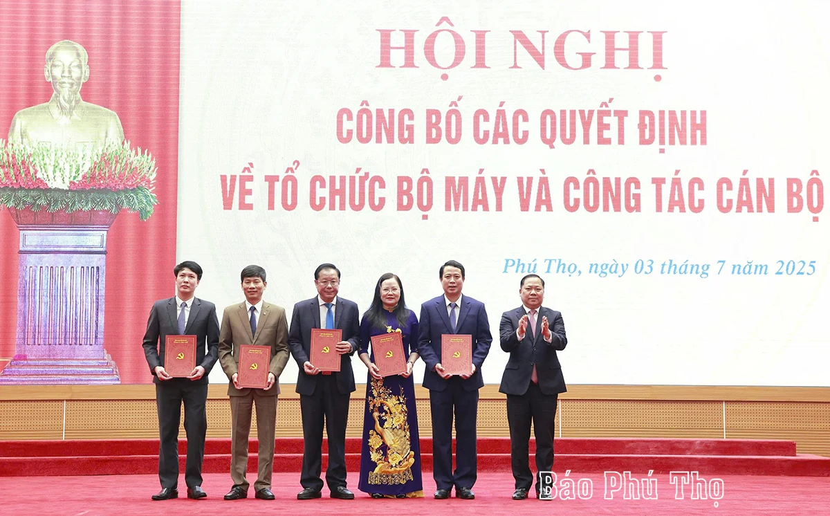Phú Thọ công bố các quyết định về tổ chức bộ máy và công tác cán bộ