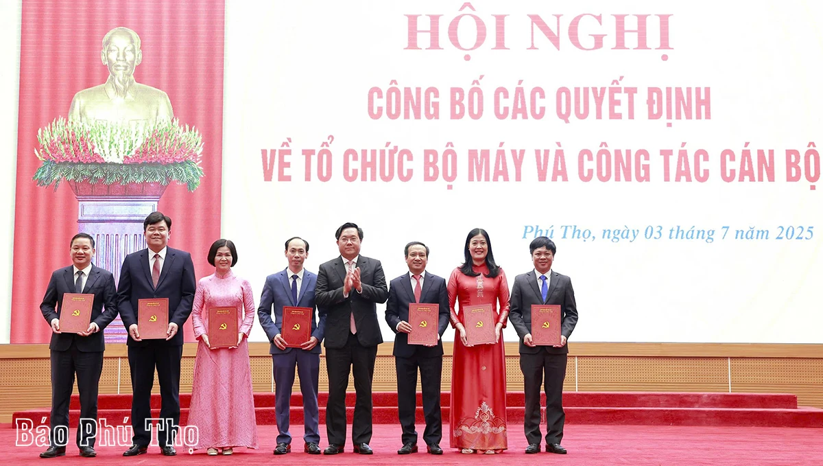 Phú Thọ công bố các quyết định về tổ chức bộ máy và công tác cán bộ