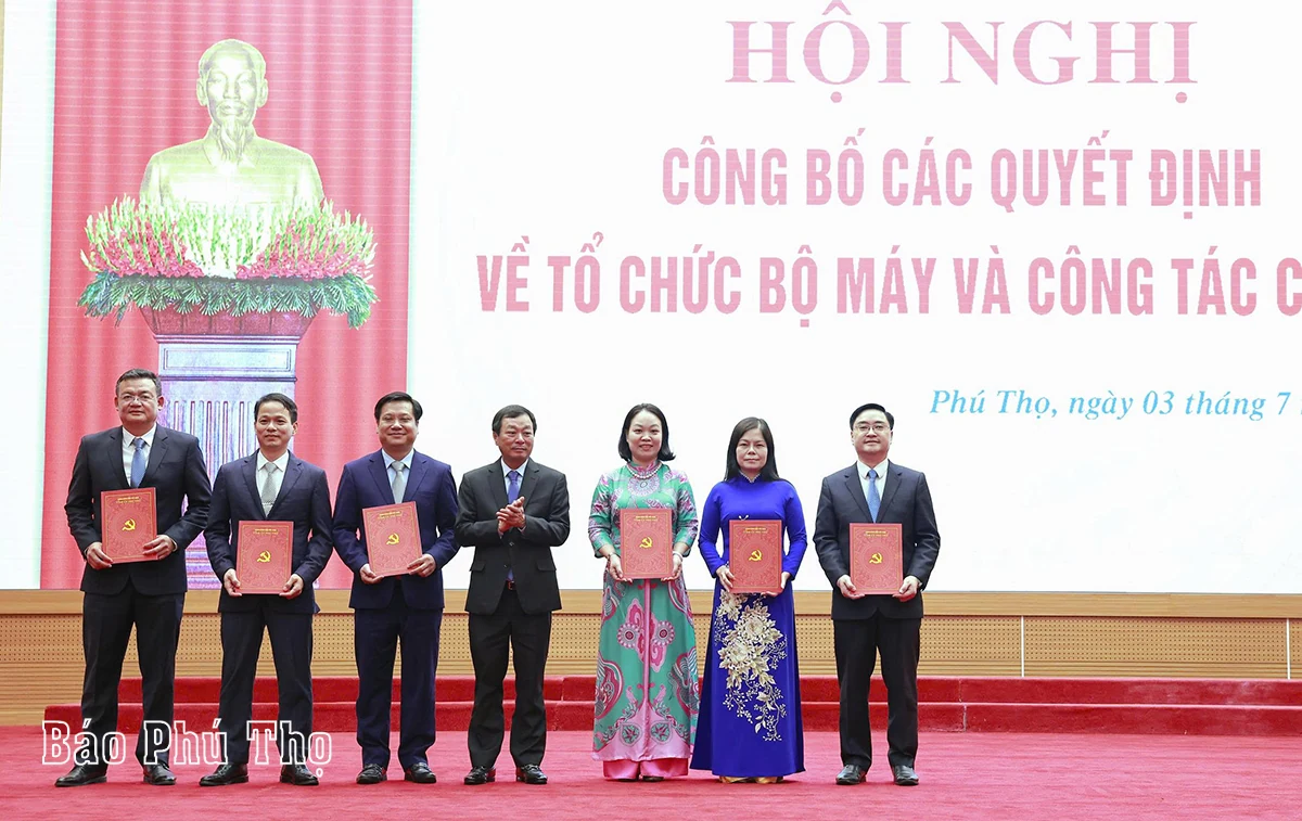 Phú Thọ công bố các quyết định về tổ chức bộ máy và công tác cán bộ