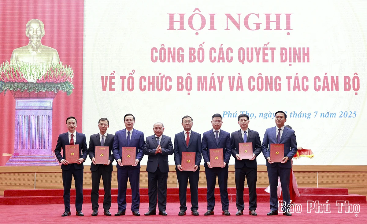 Phú Thọ công bố các quyết định về tổ chức bộ máy và công tác cán bộ