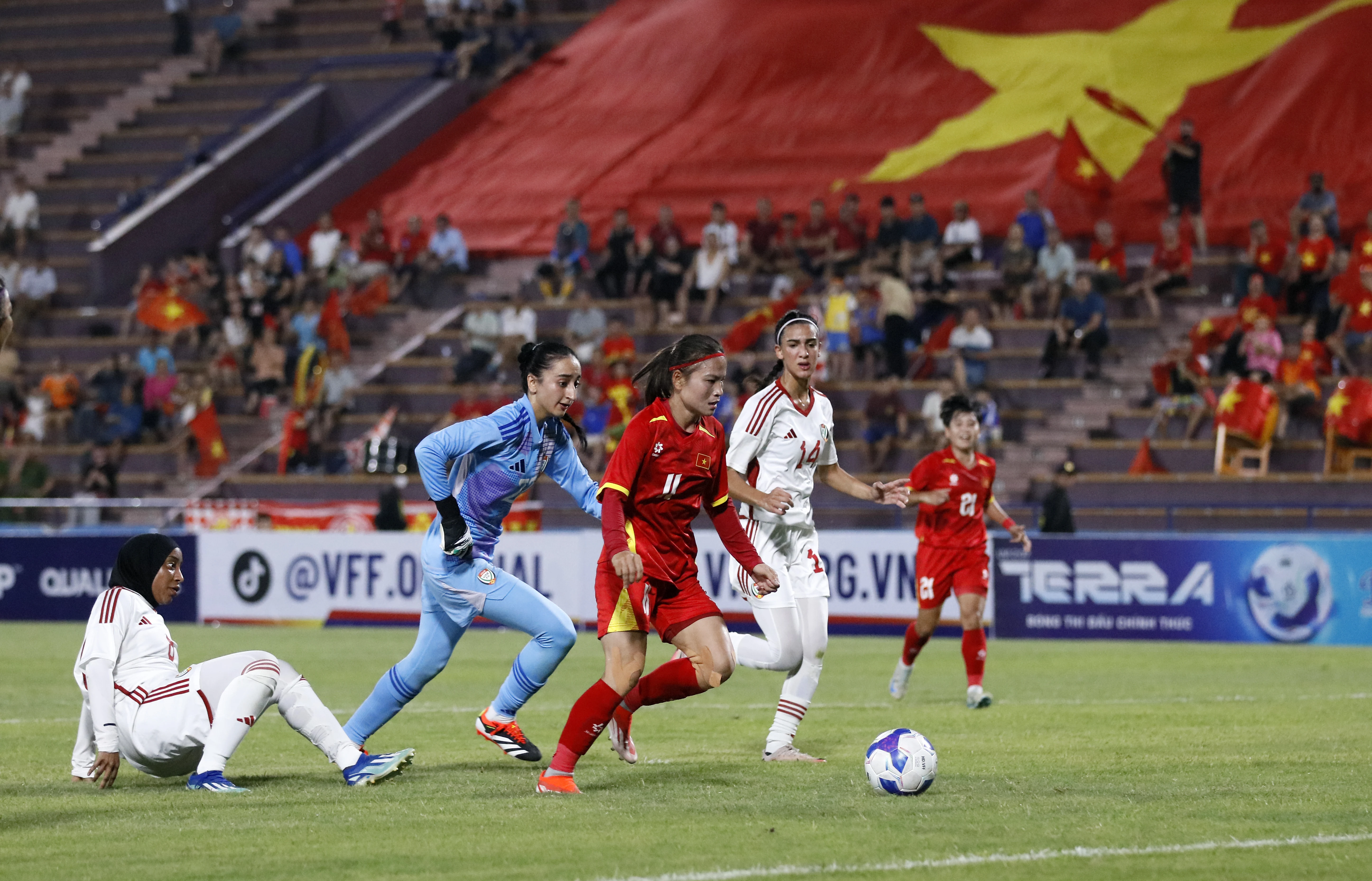 Đội tuyển nữ Việt Nam đại thắng UAE trên sân Việt Trì