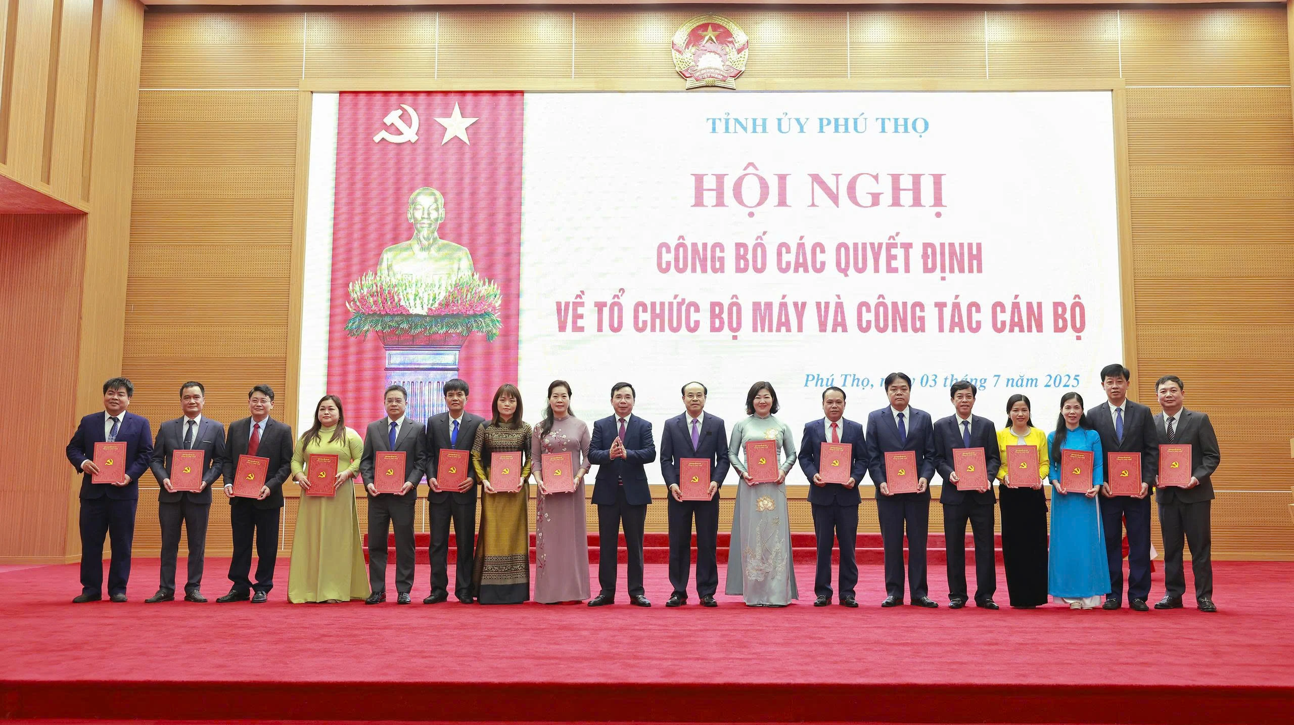 Phú Thọ công bố các quyết định về tổ chức bộ máy và công tác cán bộ