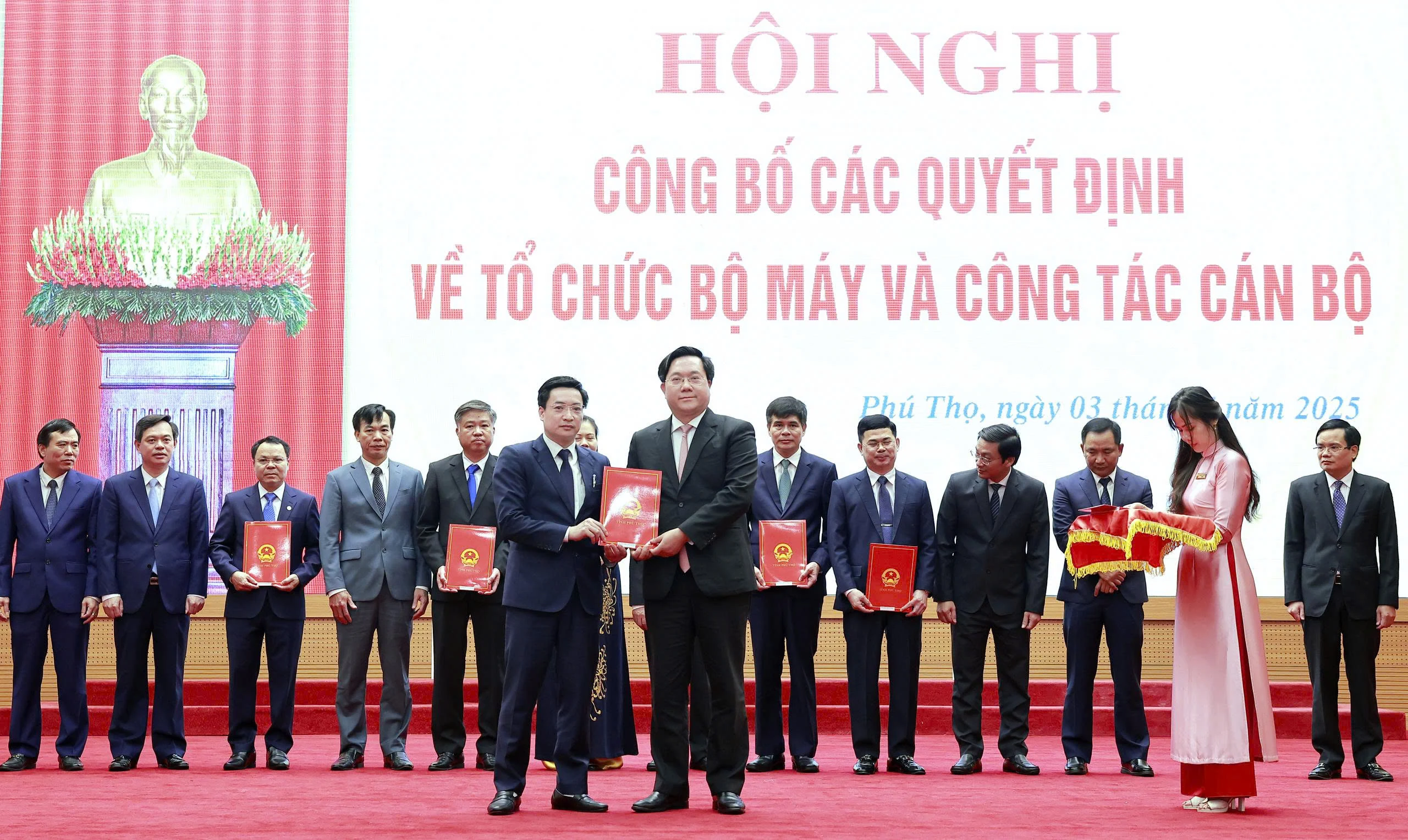 Phú Thọ công bố các quyết định về tổ chức bộ máy và công tác cán bộ