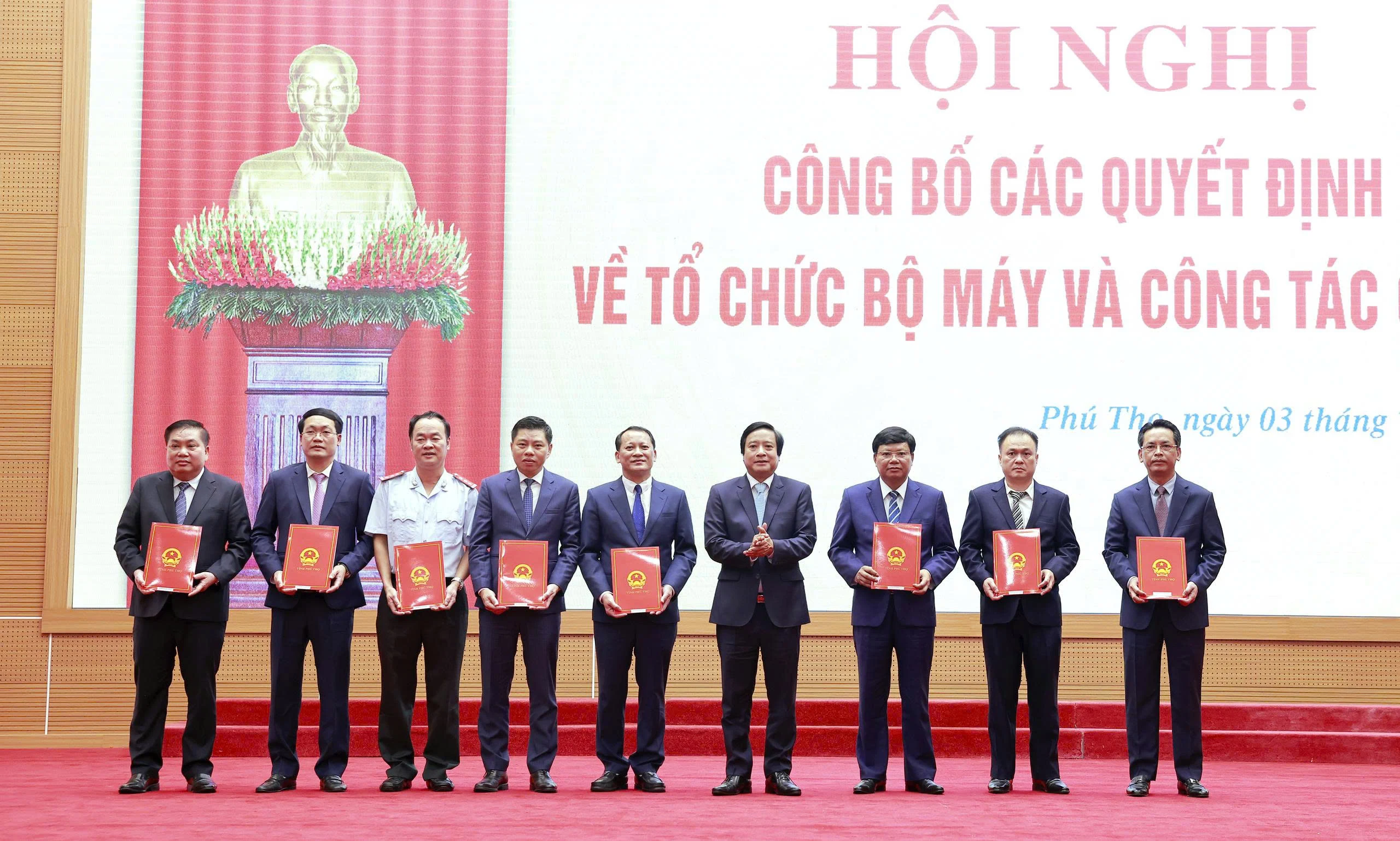 Phú Thọ công bố các quyết định về tổ chức bộ máy và công tác cán bộ