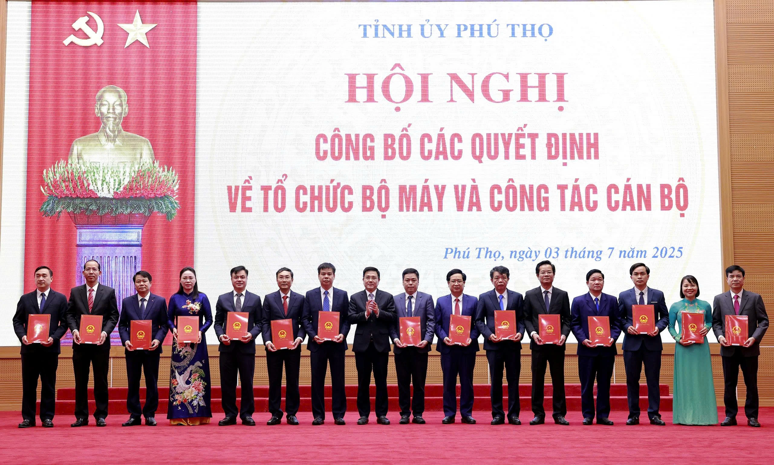 Phú Thọ công bố các quyết định về tổ chức bộ máy và công tác cán bộ