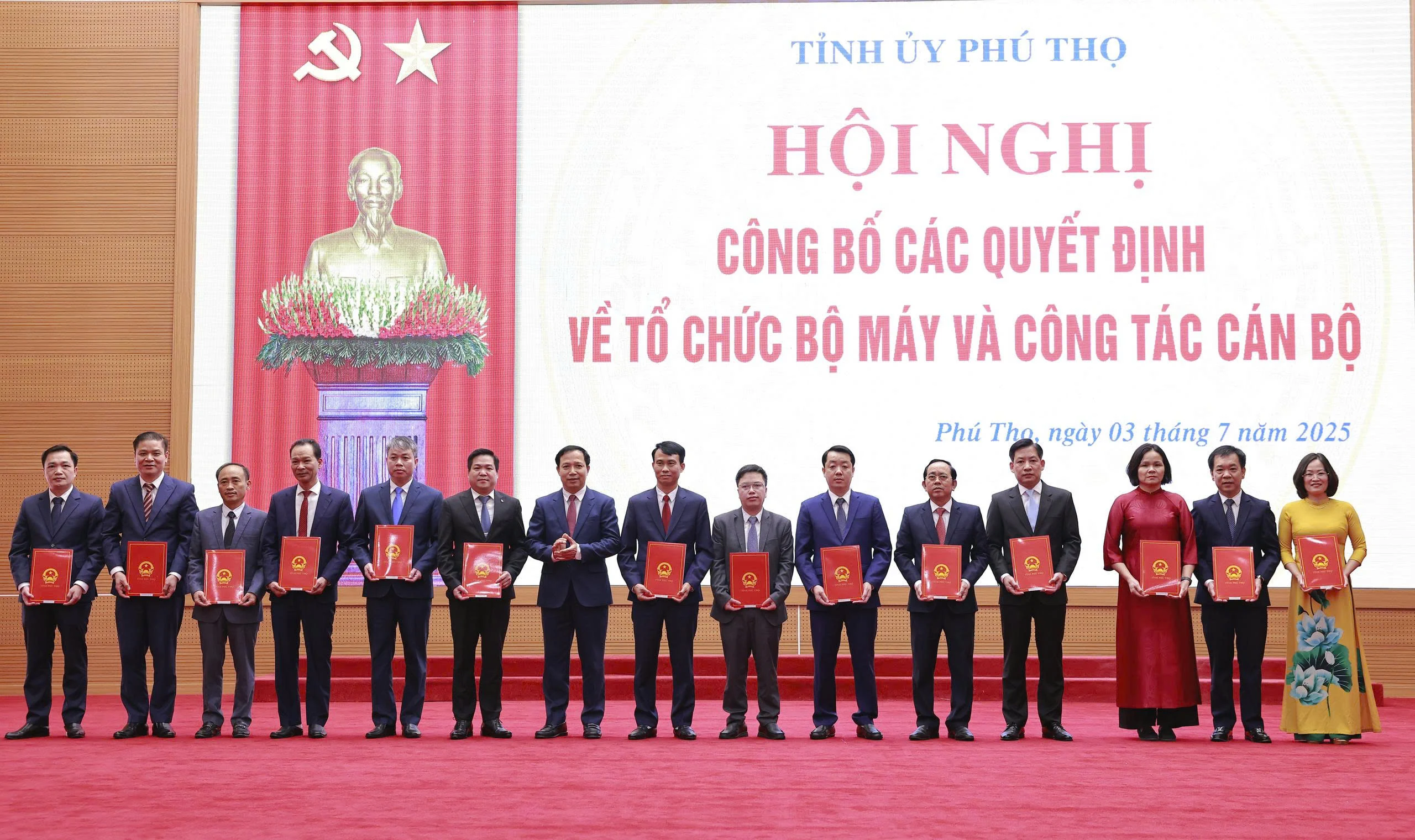 Phú Thọ công bố các quyết định về tổ chức bộ máy và công tác cán bộ