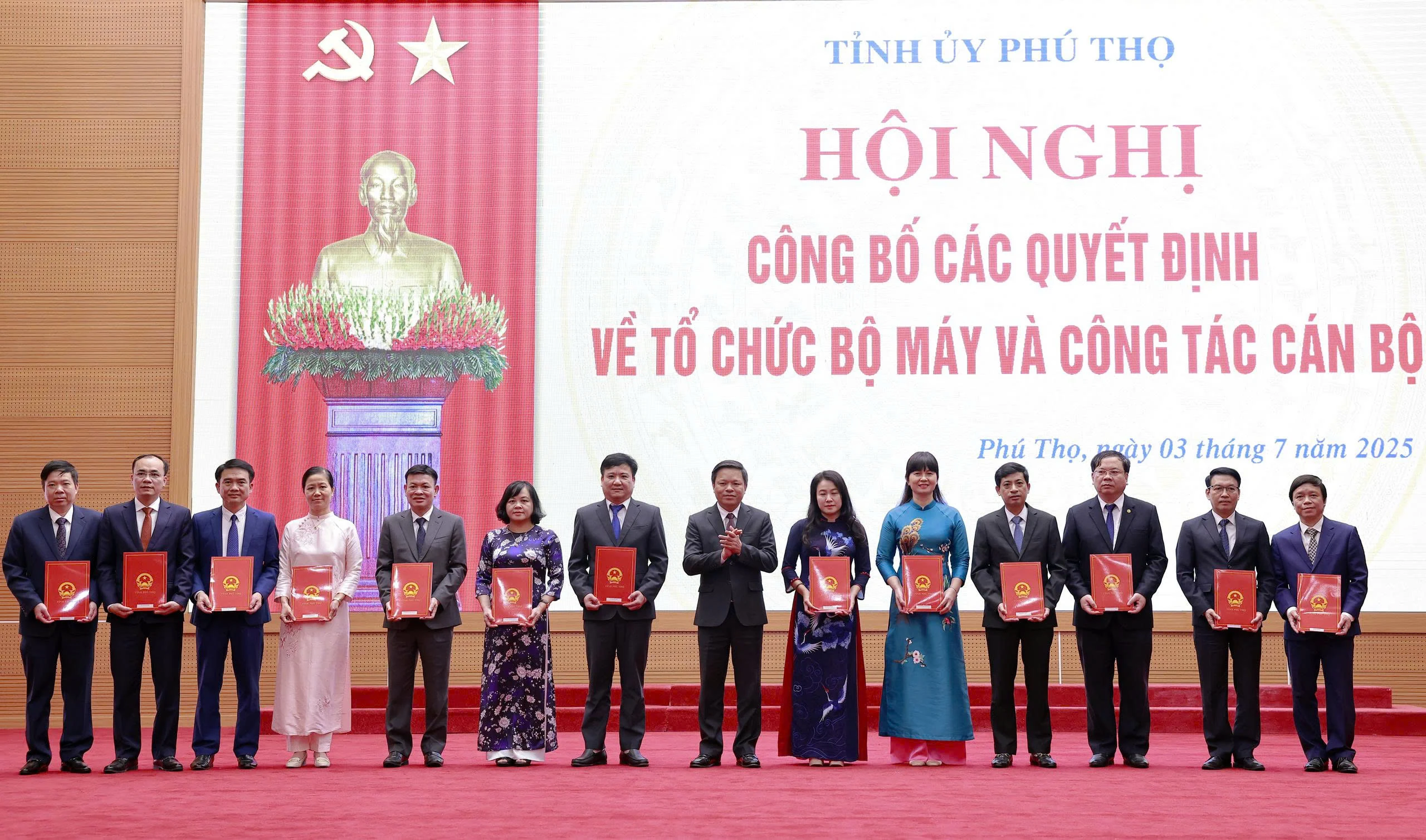 Phú Thọ công bố các quyết định về tổ chức bộ máy và công tác cán bộ