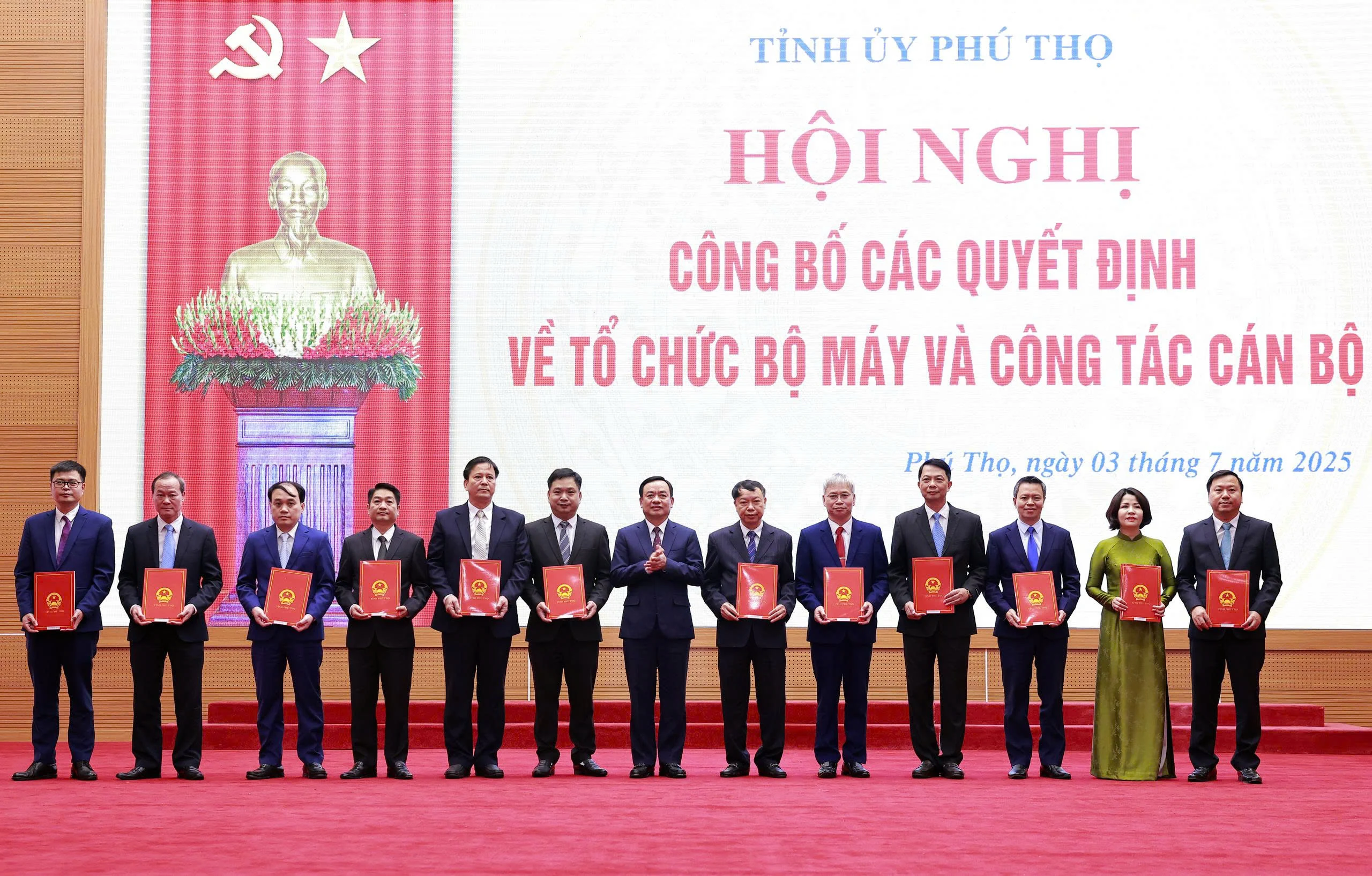 Phú Thọ công bố các quyết định về tổ chức bộ máy và công tác cán bộ