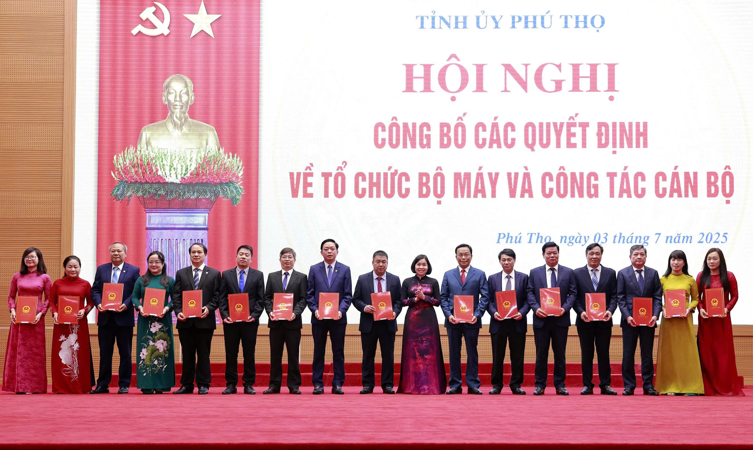 Phú Thọ công bố các quyết định về tổ chức bộ máy và công tác cán bộ