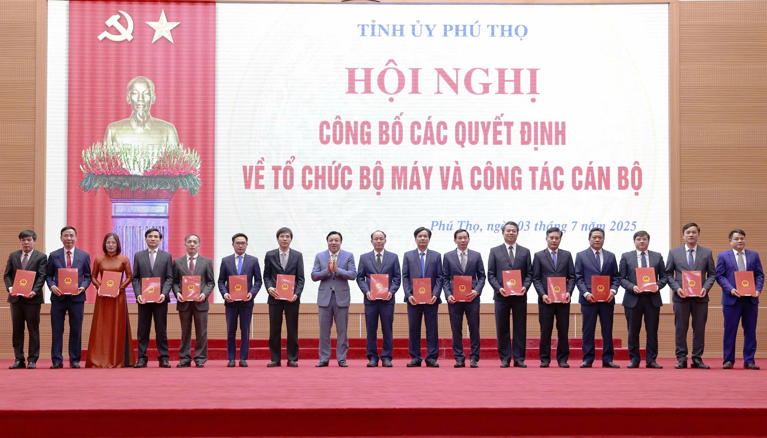 Phú Thọ công bố các quyết định về tổ chức bộ máy và công tác cán bộ