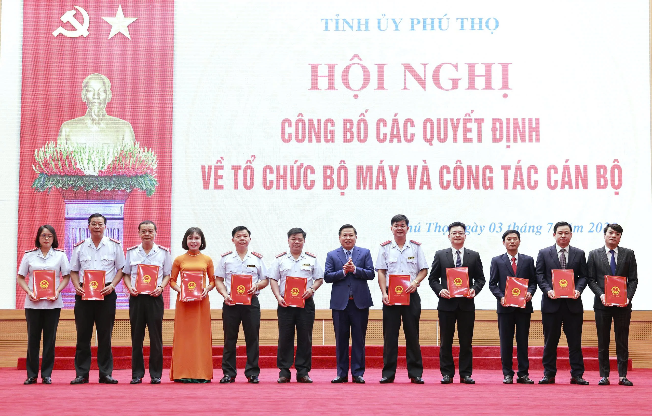 Phú Thọ công bố các quyết định về tổ chức bộ máy và công tác cán bộ