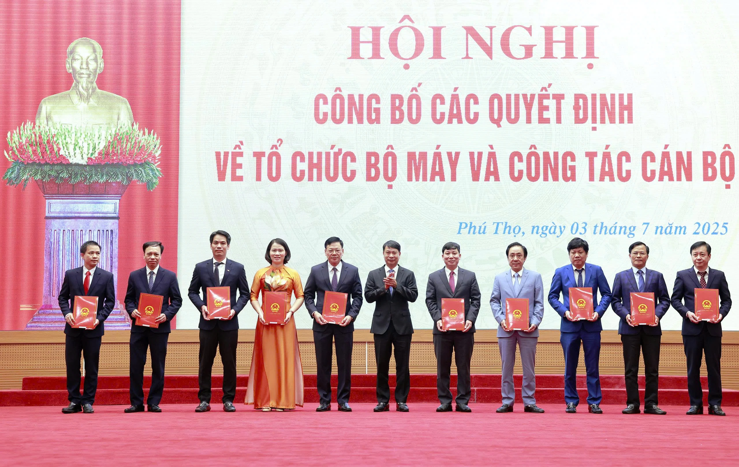 Phú Thọ công bố các quyết định về tổ chức bộ máy và công tác cán bộ