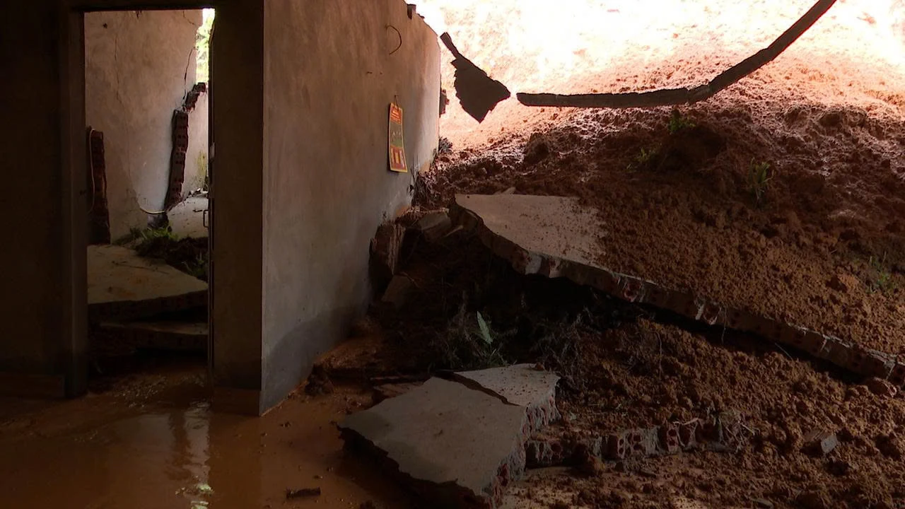 Xã Thanh Ba có trên 130 hộ dân bị ảnh hưởng do sạt lở đất