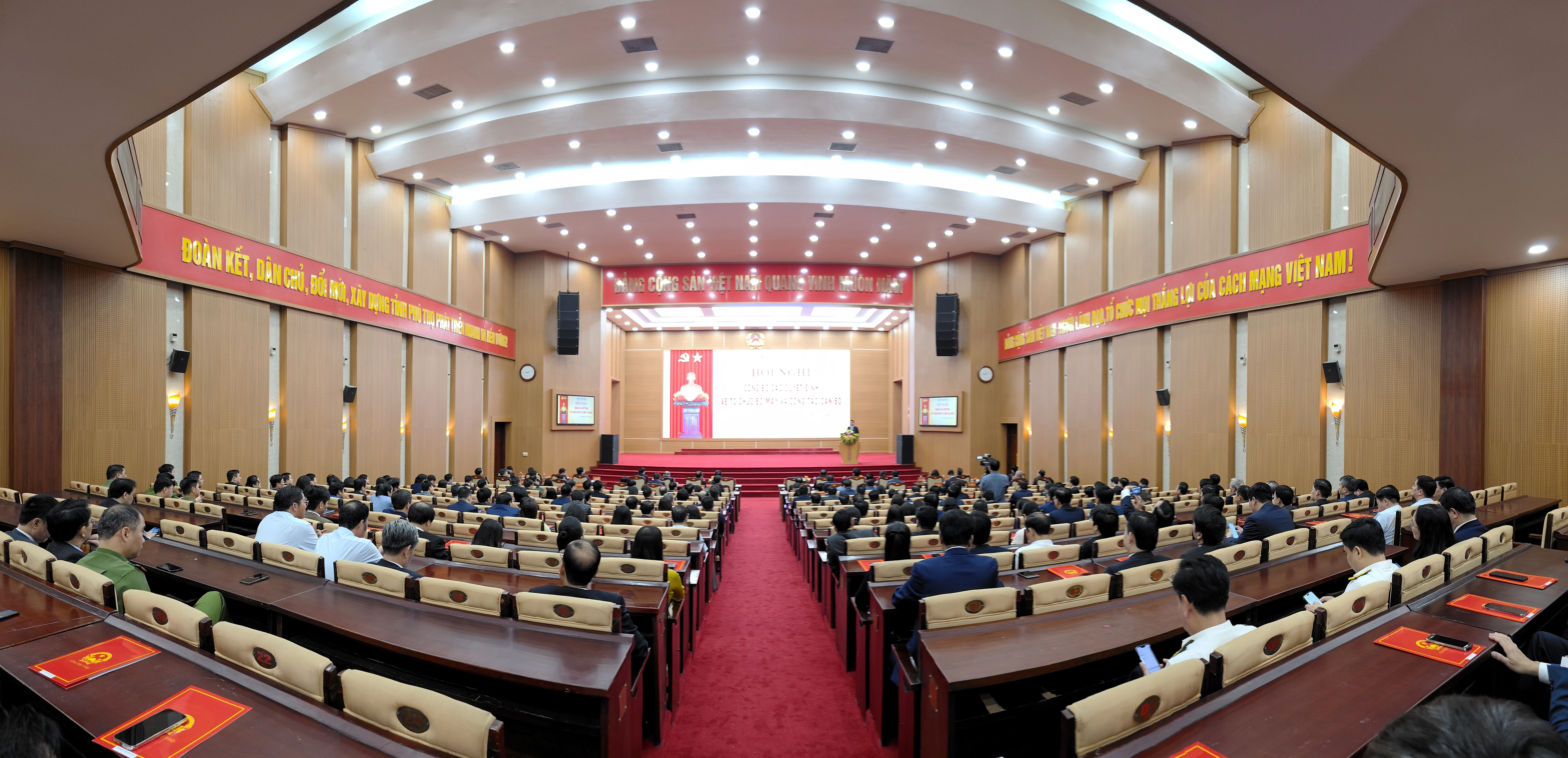 Phú Thọ công bố các quyết định về tổ chức bộ máy và công tác cán bộ