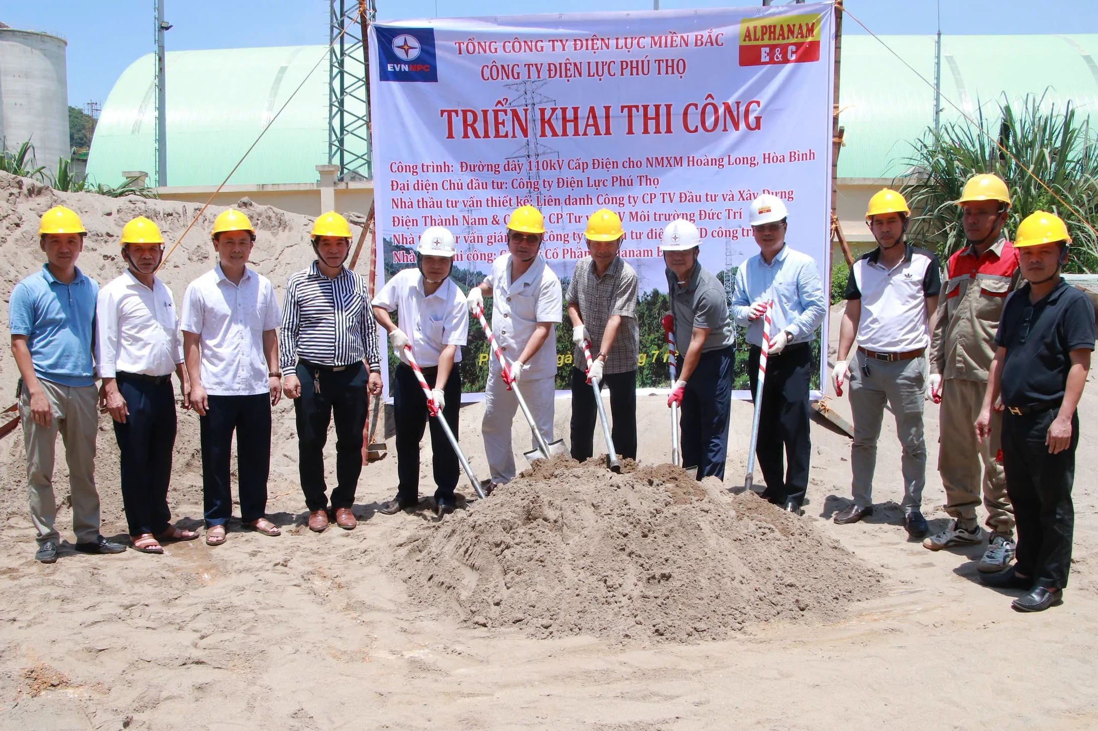 PC Phú Thọ khởi công xây dựng công trình đường dây 110kV cấp điện cho Nhà máy Xi măng Hoàng Long