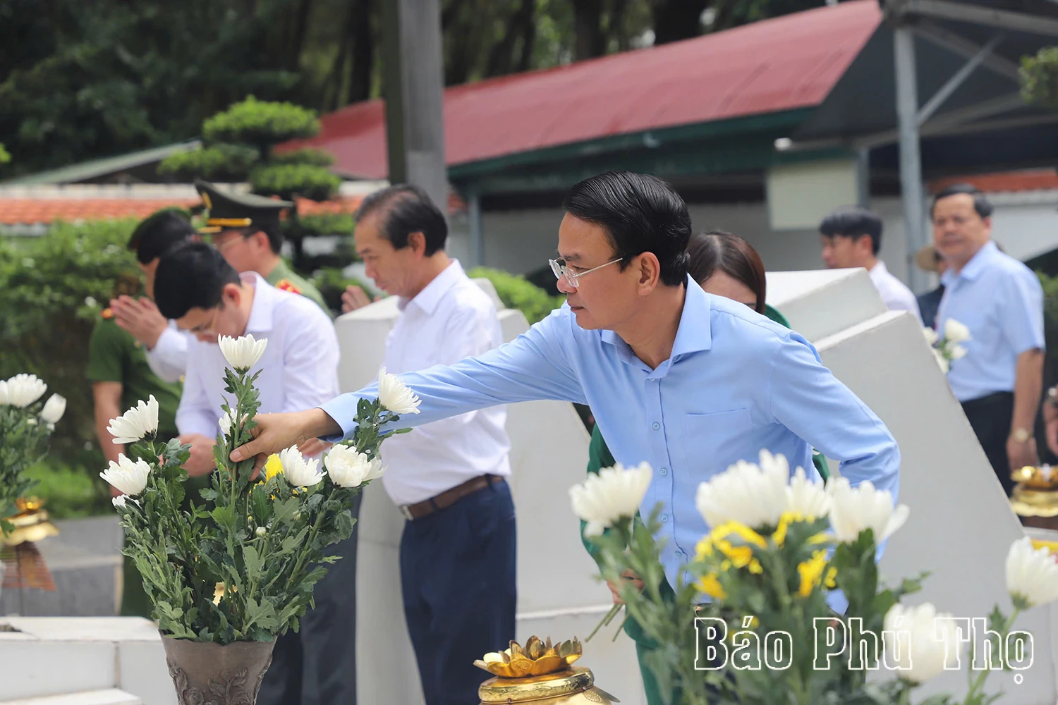 Bí thư Tỉnh ủy Đặng Xuân Phong cùng đoàn đại biểu tỉnh tri ân các Anh hùng liệt sĩ tại Hà Tĩnh, Quảng Trị