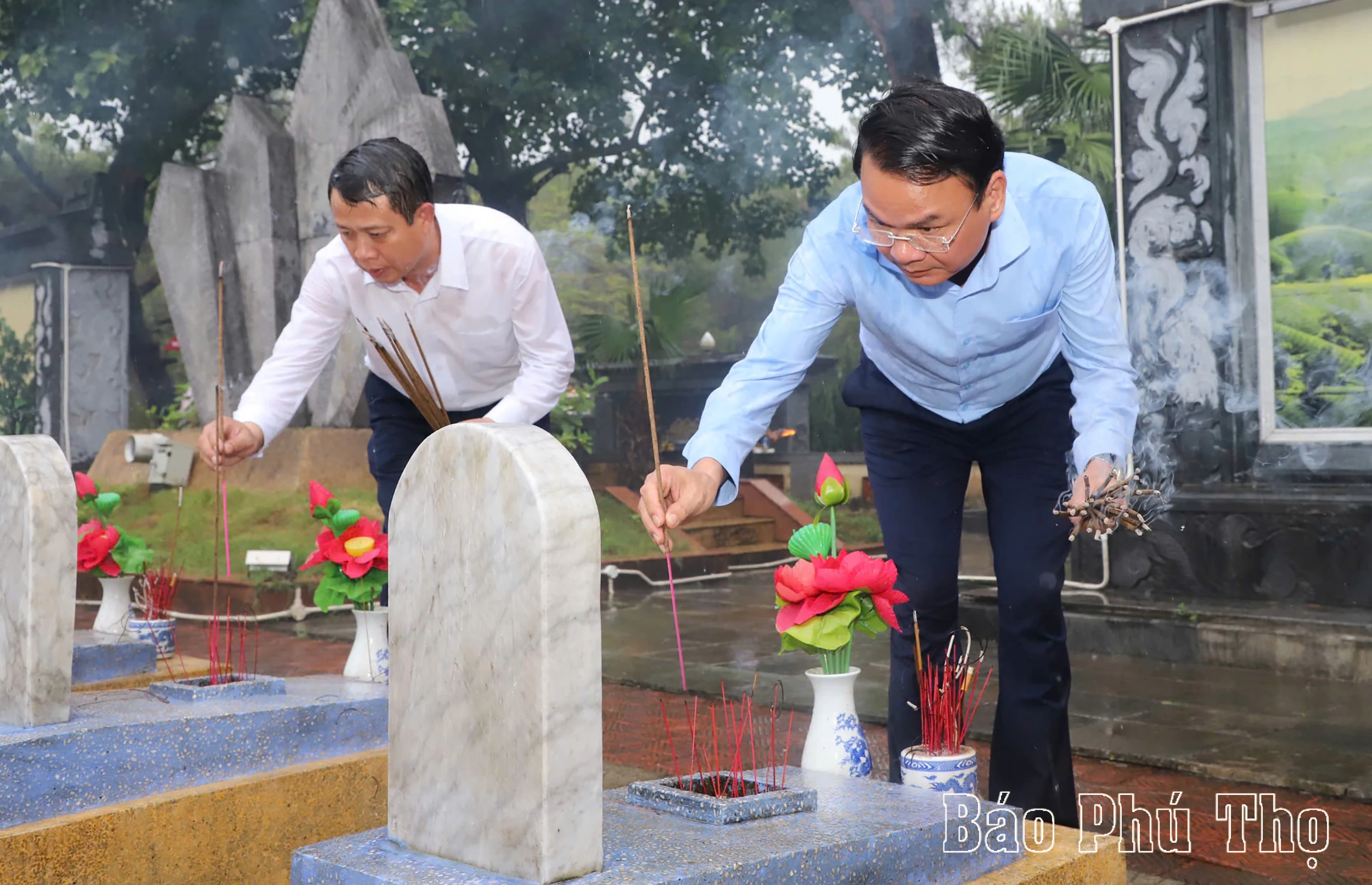 Bí thư Tỉnh ủy Đặng Xuân Phong cùng đoàn đại biểu tỉnh tri ân các Anh hùng liệt sĩ tại Hà Tĩnh, Quảng Trị