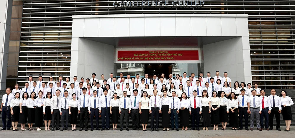 Công bố quyết định về tổ chức bộ máy và công tác cán bộ của Báo và phát thanh, truyền hình Phú Thọ