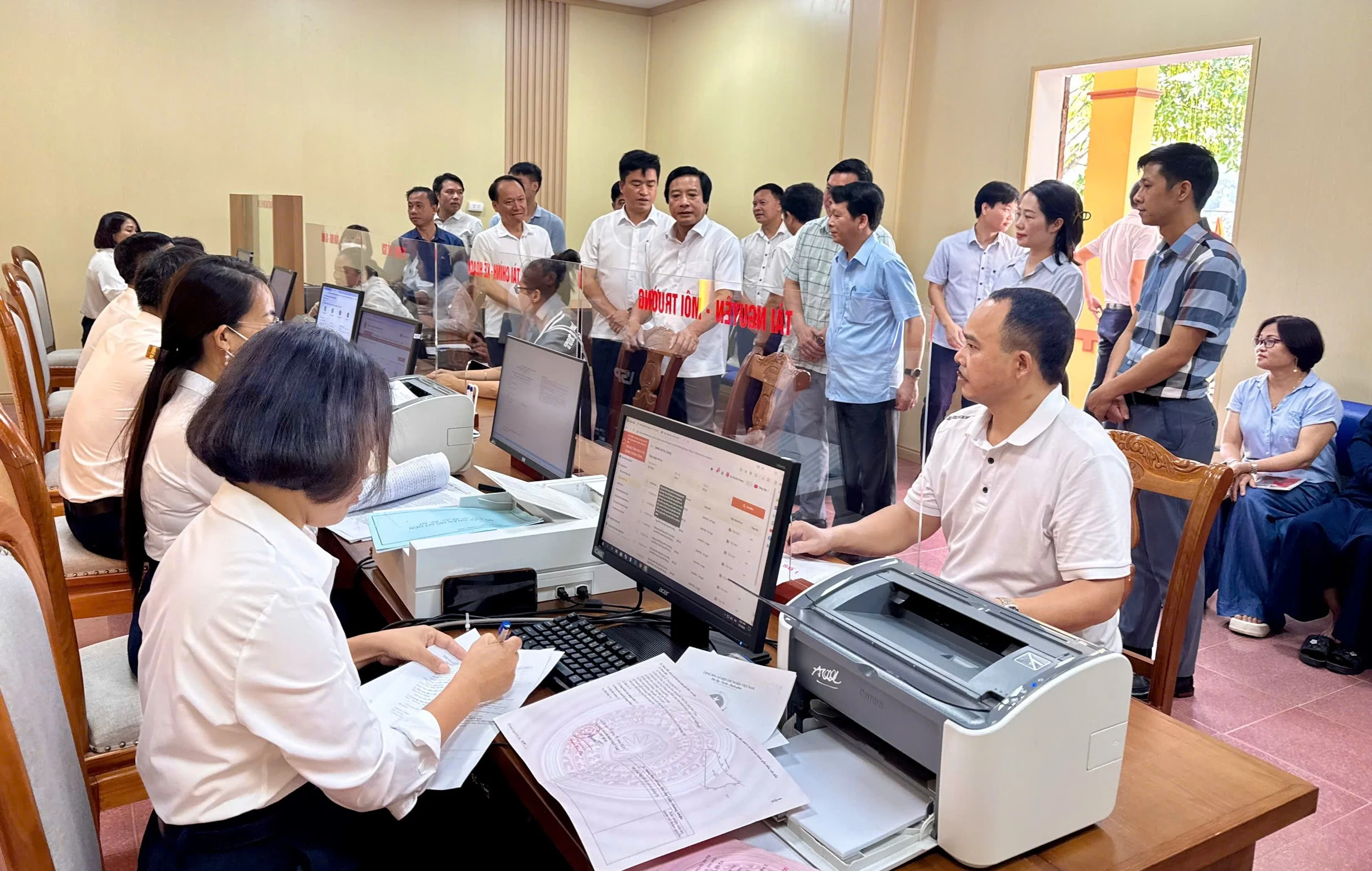 Phó Chủ tịch UBND tỉnh Nguyễn Mạnh Sơn kiểm tra công tác vận hành chính quyền địa phương 2 cấp tại xã Hy Cương