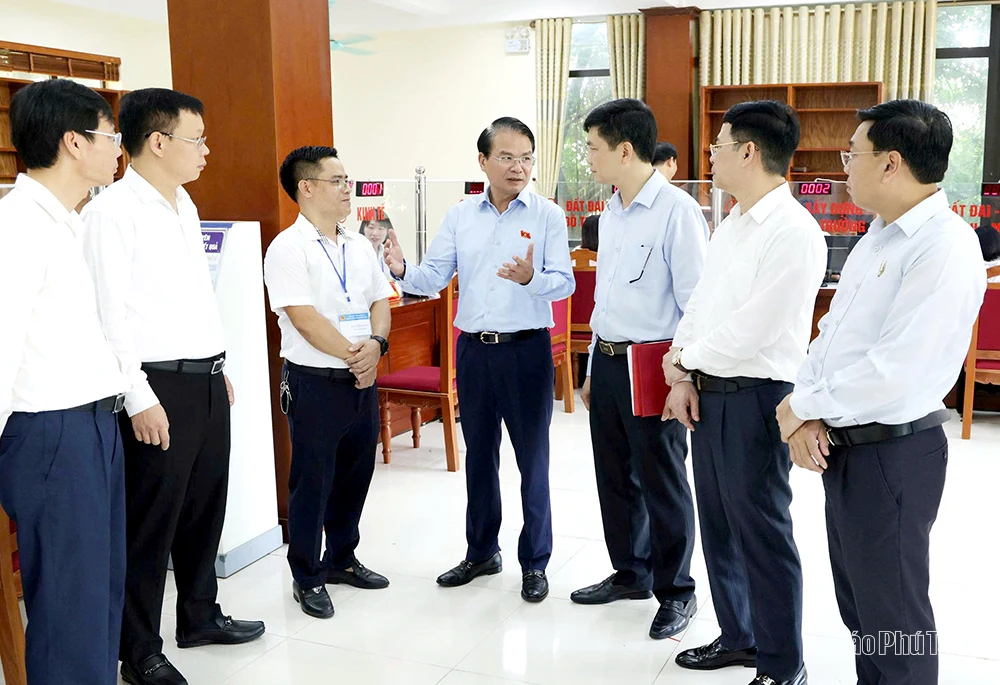 Đoàn Đại biểu Quốc hội tỉnh tiếp xúc cử tri tại phường Vĩnh Yên