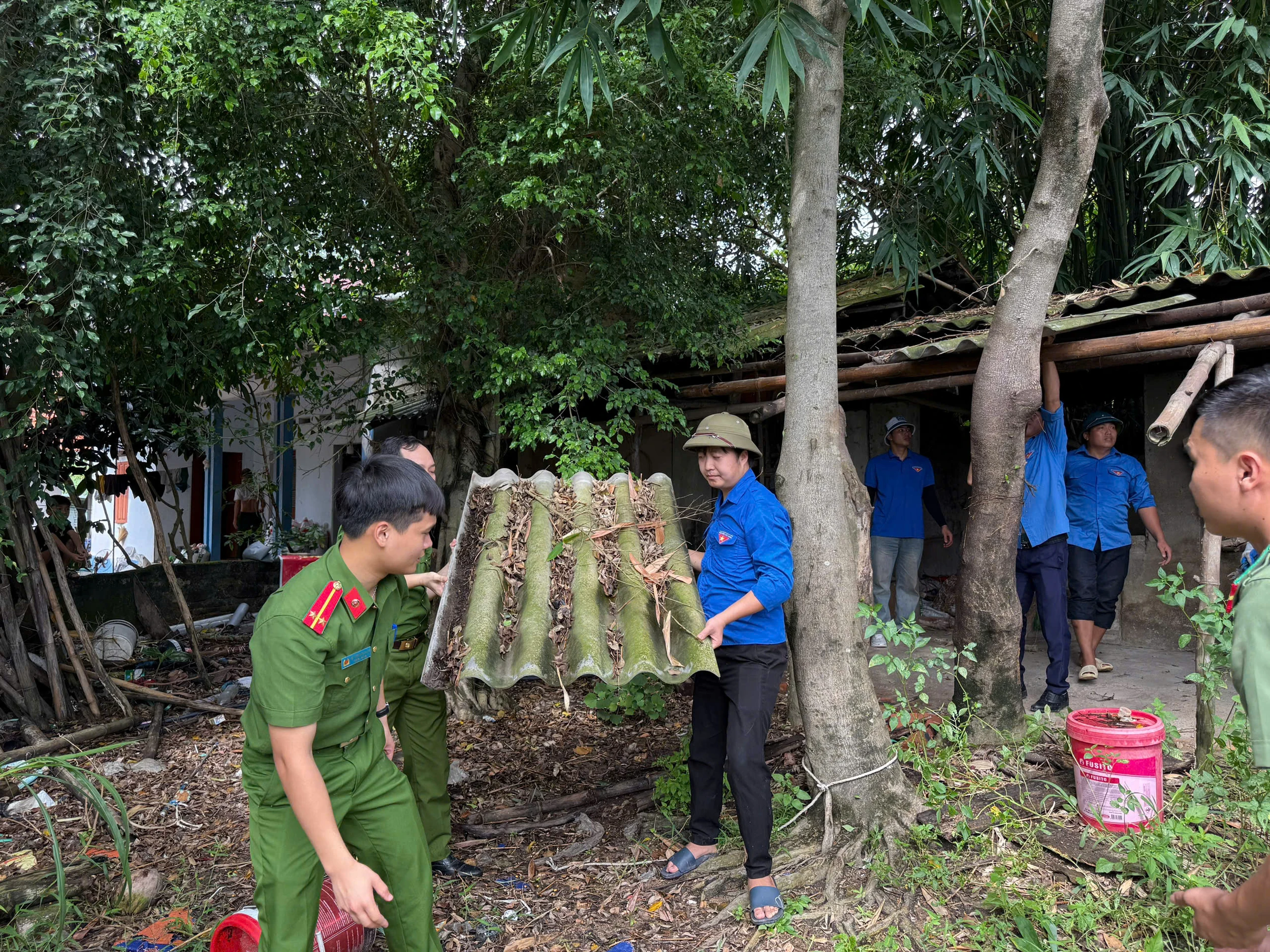 Ra quân tình nguyện hỗ trợ thi công Dự án Đường dây 500kV Lào Cai - Vĩnh Yên
