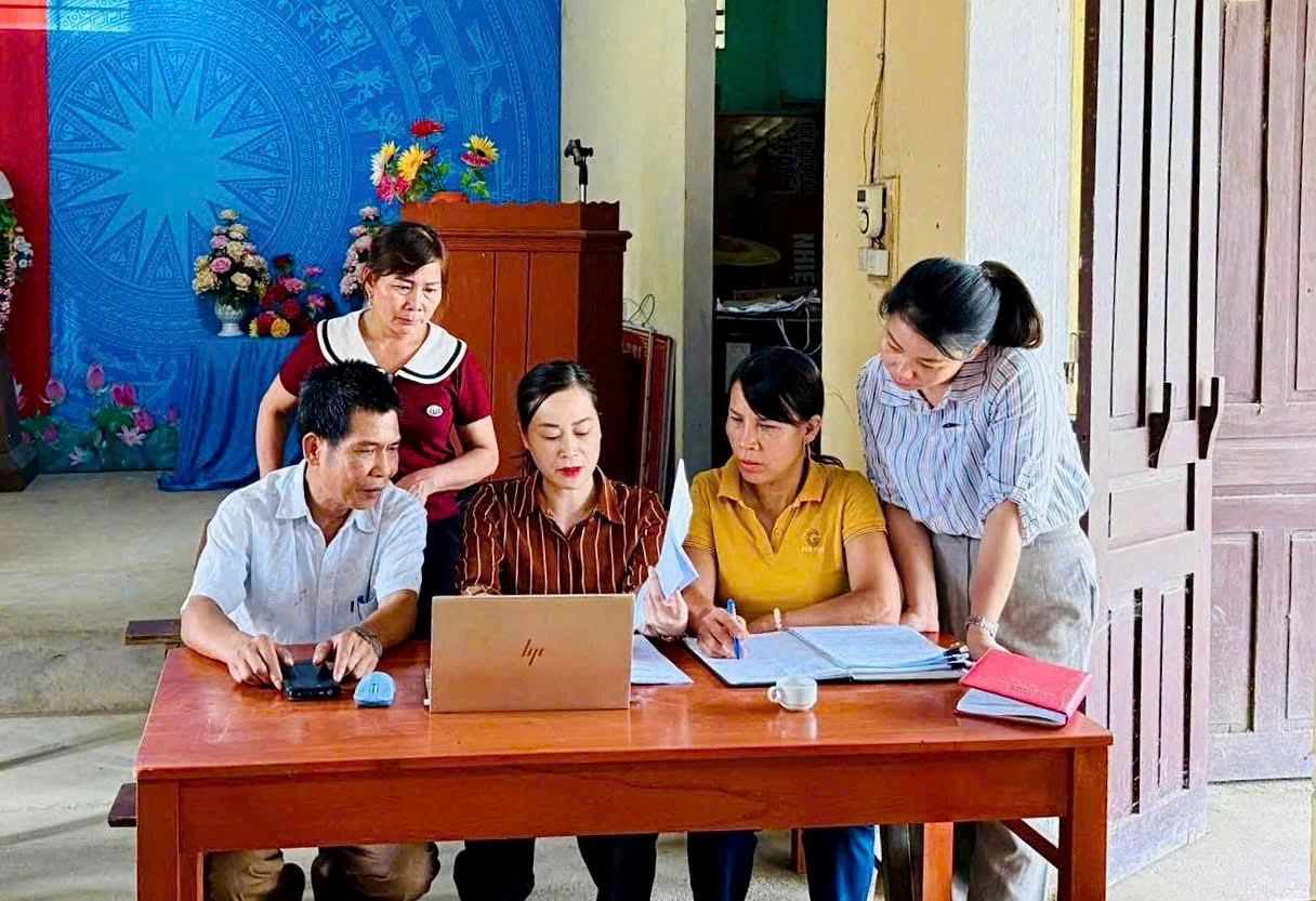 Đảng ủy xã Đoan Hùng bố trí cán bộ xuống cơ sở hỗ trợ công tác chuẩn bị Đại hội chi bộ