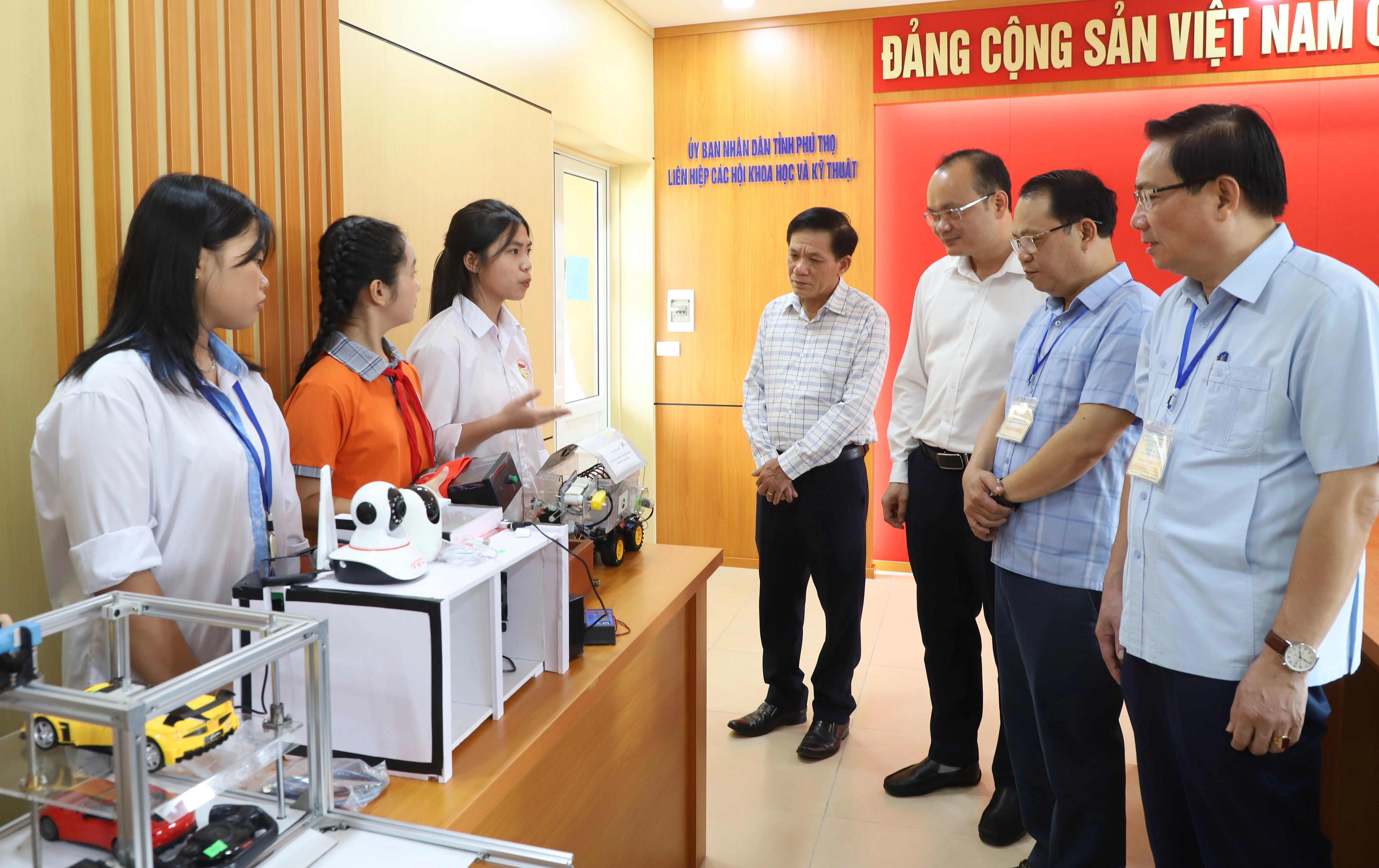 Phú Thọ: Chấm Chung khảo, xét giải Cuộc thi sáng tạo thanh, thiếu niên, nhi đồng