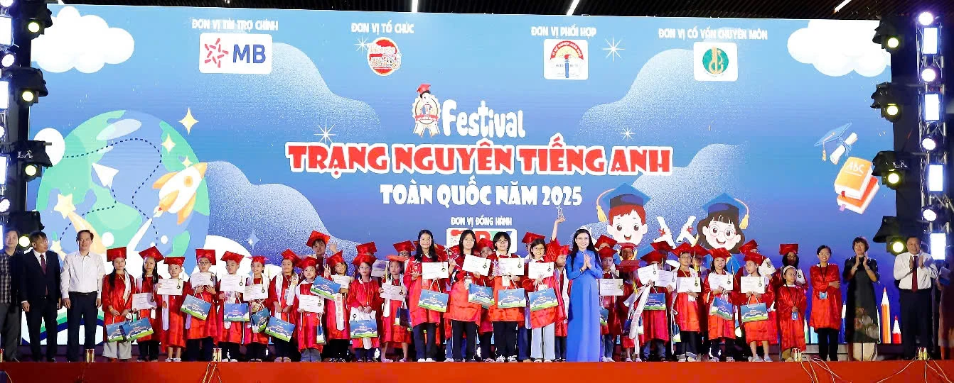 Trao giải “Festival Trạng Nguyên Tiếng Anh toàn quốc” năm 2025