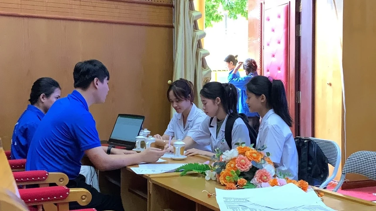 Trường Cao đẳng Y Dược Phú Thọ: Đẩy mạnh giáo dục pháp luật, nâng cao nhận thức chính trị cho học sinh, sinh viên