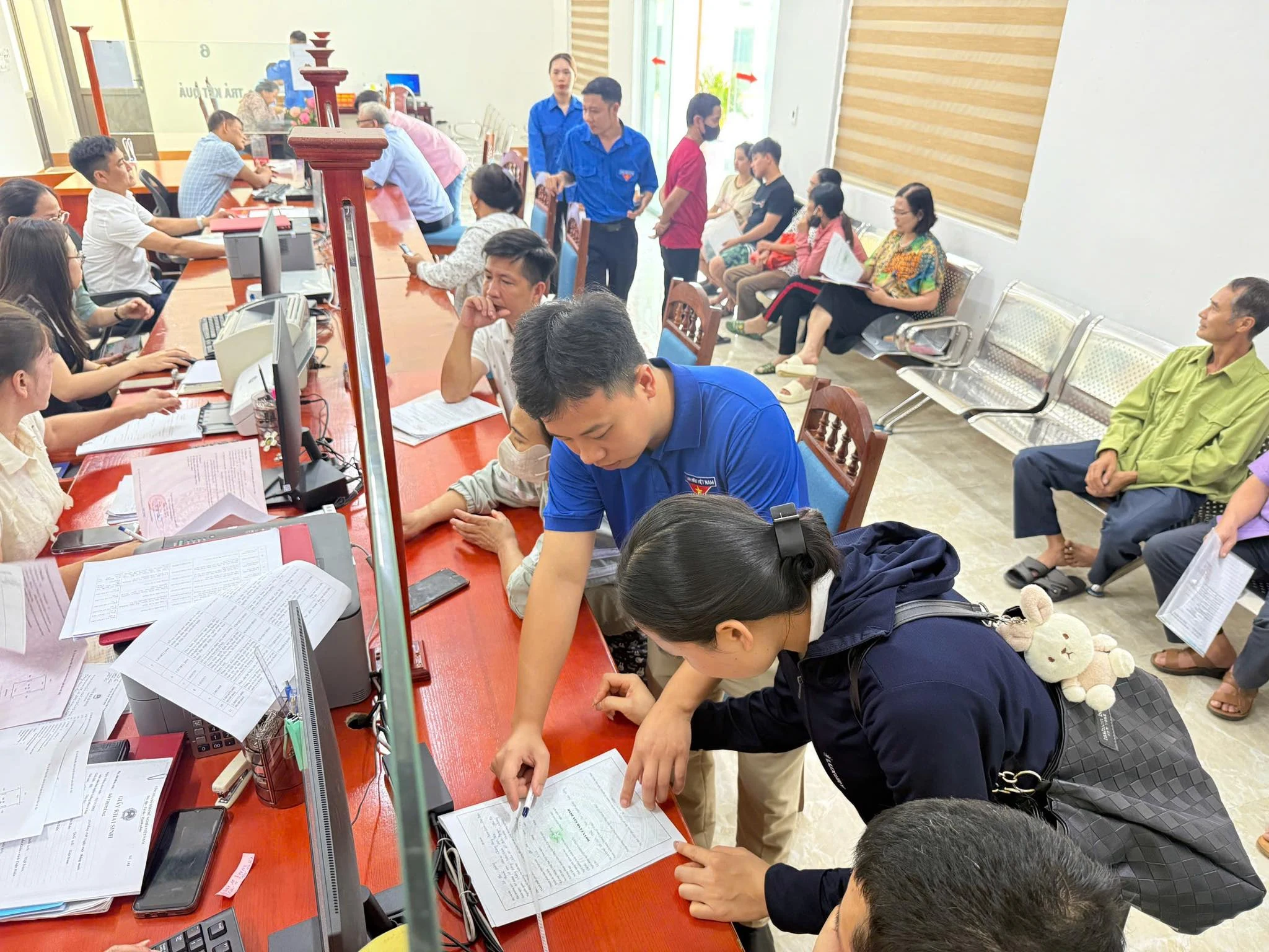 Tuổi trẻ toàn tỉnh ra quân hỗ trợ vận hành mô hình chính quyền địa phương 2 cấp và dịch vụ công trực tuyến