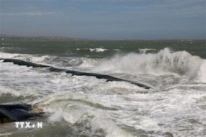 Thời tiết ngày 14/7: Mưa dông bất ngờ ở nhiều nơi, cảnh báo sét và lốc xoáy