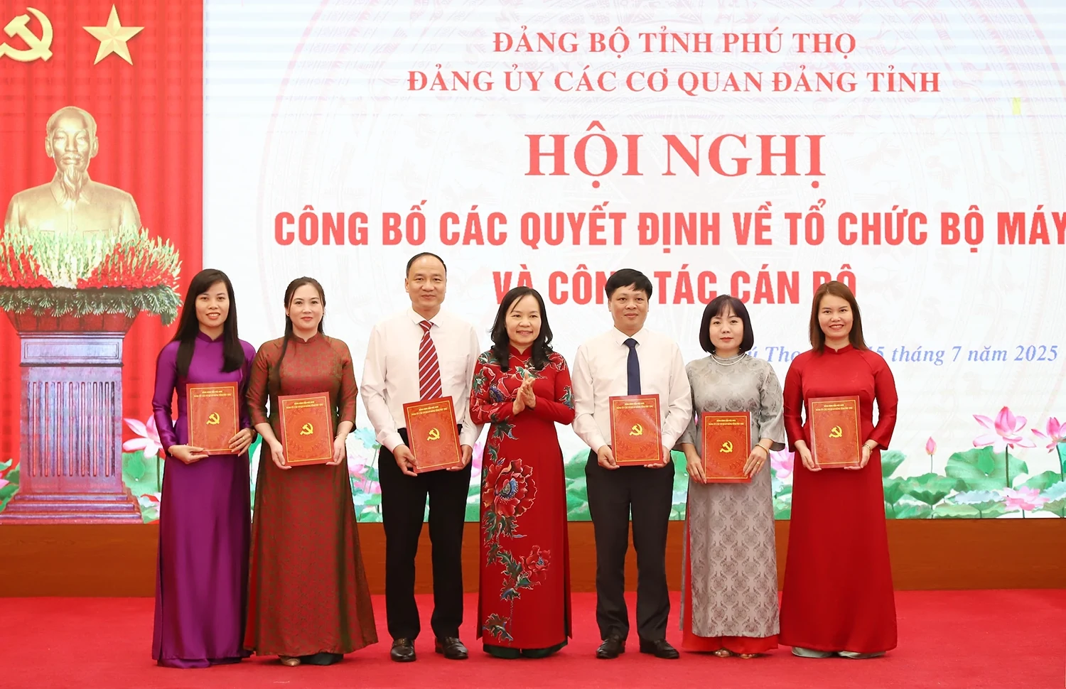 Công bố các quyết định thành lập tổ chức Đảng trực thuộc Đảng bộ các cơ quan Đảng tỉnh