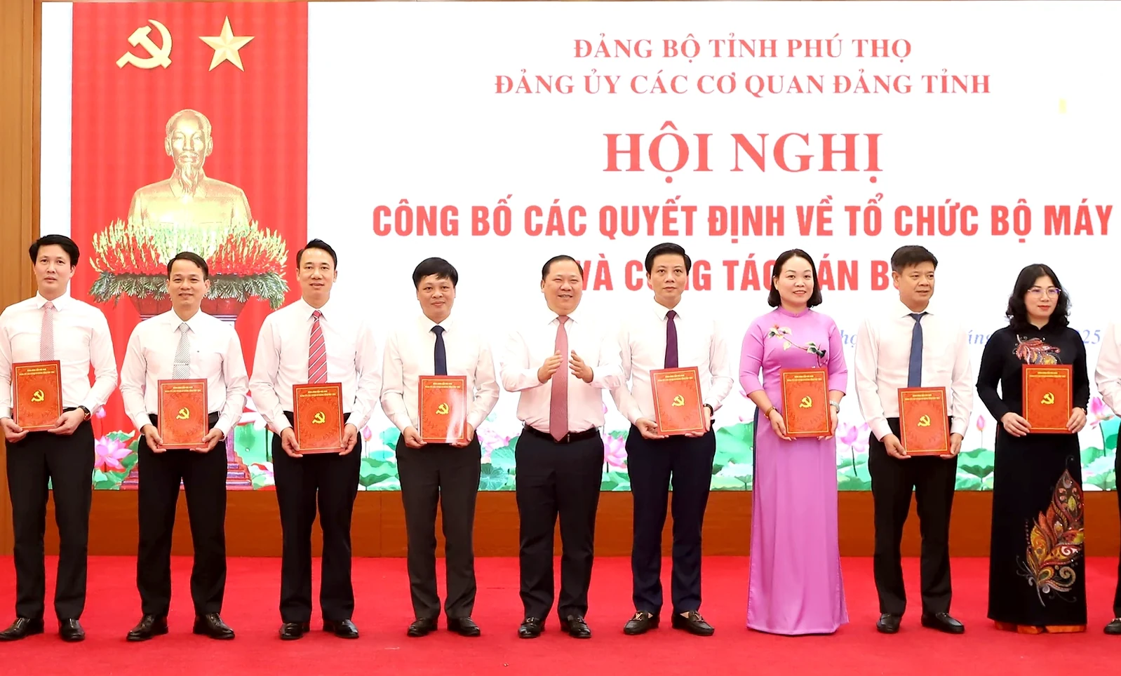 Công bố các quyết định thành lập tổ chức Đảng trực thuộc Đảng bộ các cơ quan Đảng tỉnh