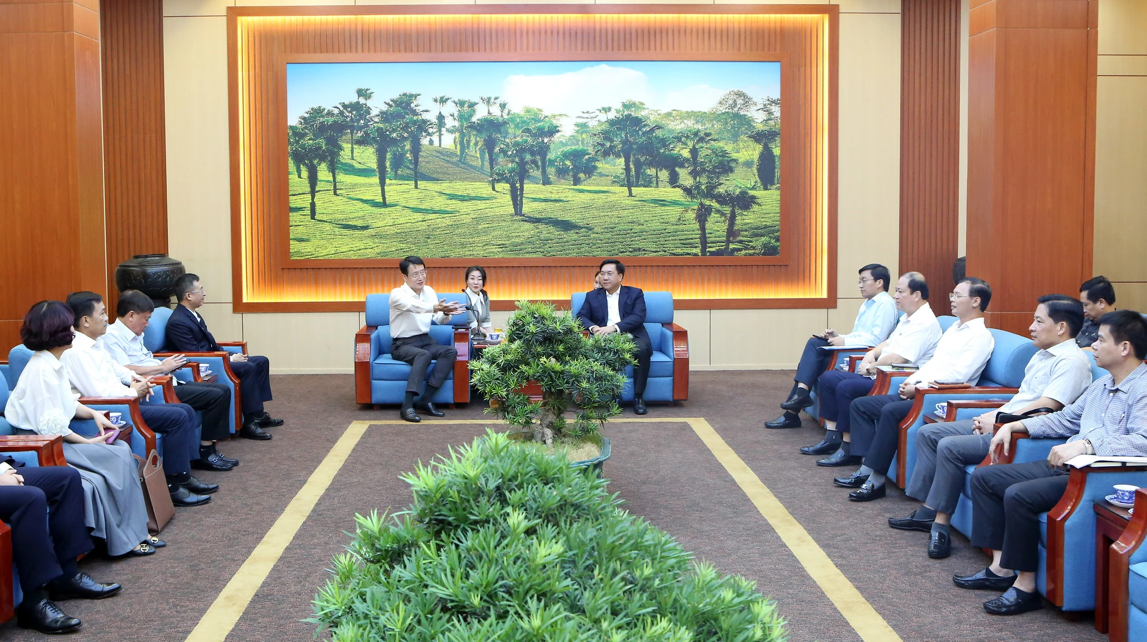 Chủ tịch UBND tỉnh Trần Duy Đông làm việc với lãnh đạo Công ty TNHH Phát triển Phú Mỹ Hưng