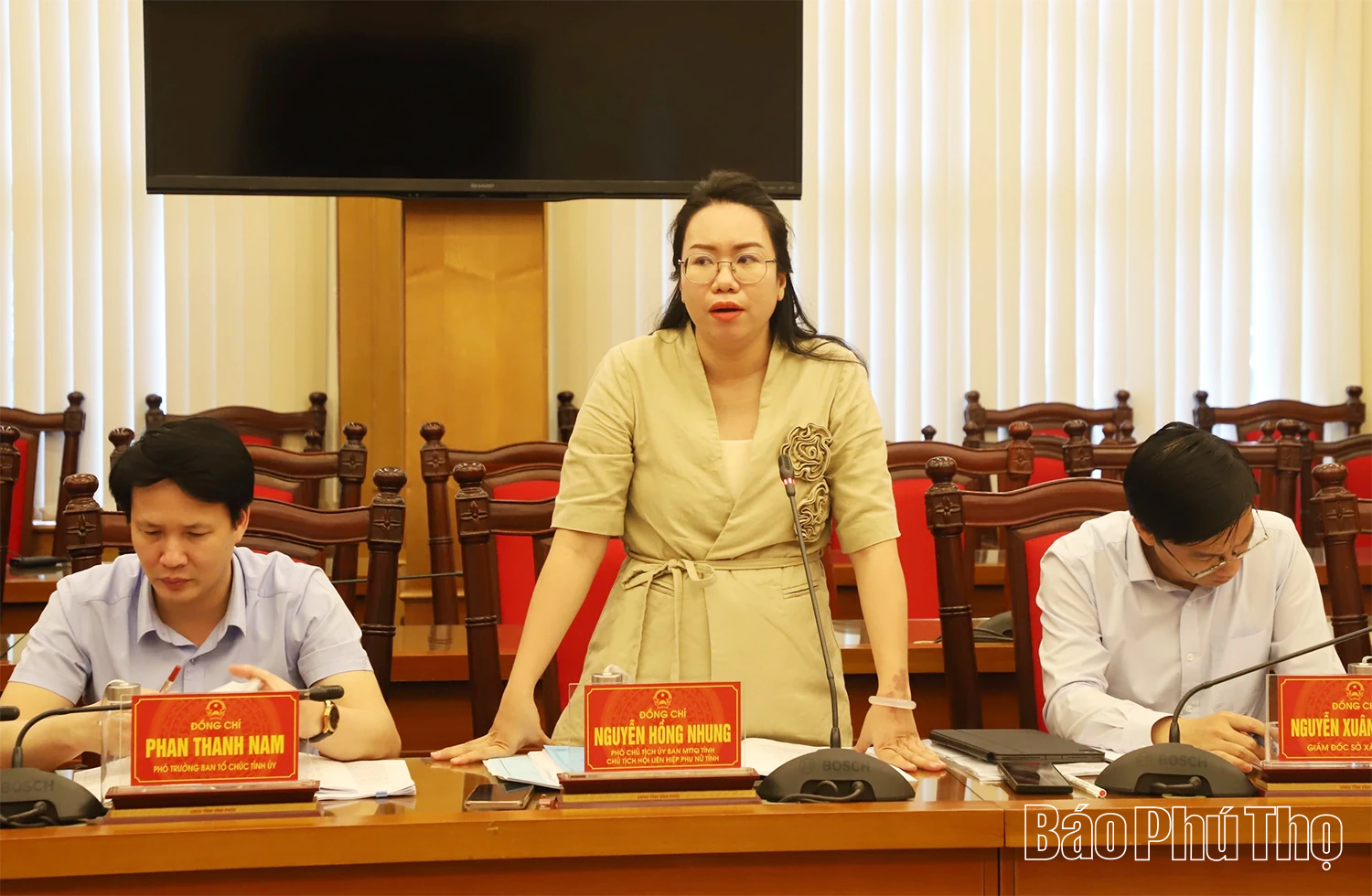 Tổ công tác số 4 duyệt Văn kiện Đại hội Đảng bộ 8 xã