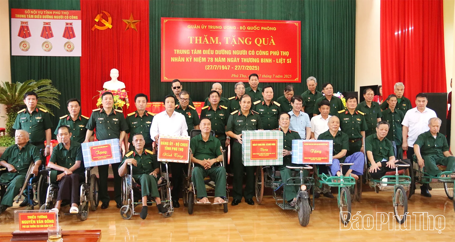 Thượng tướng Phùng Sĩ Tấn thăm, tặng quà Trung tâm Điều dưỡng người có công tỉnh