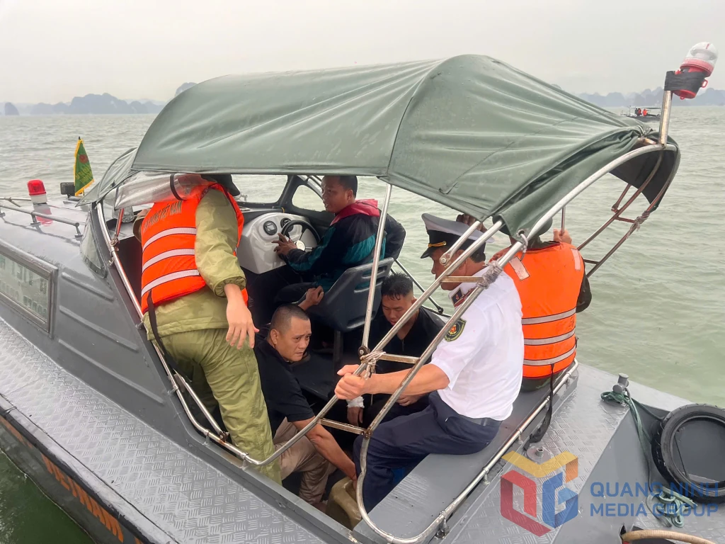 Thông tin ban đầu vụ đắm tàu du lịch trên Vịnh Hạ Long