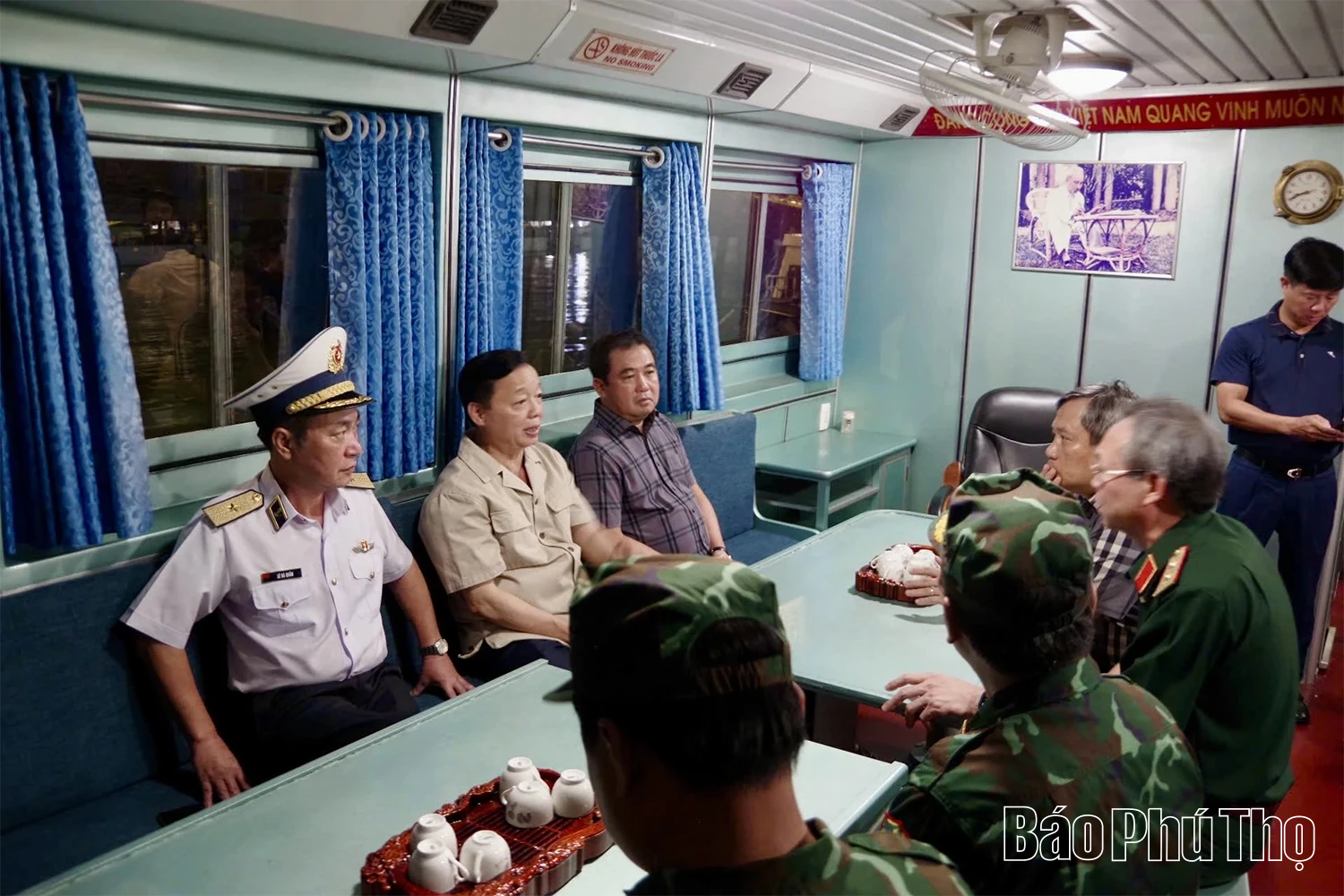 Huy động tối đa lực lượng cứu nạn và hỗ trợ gia đình nạn nhân vụ lật tàu du lịch ở Vịnh Hạ Long