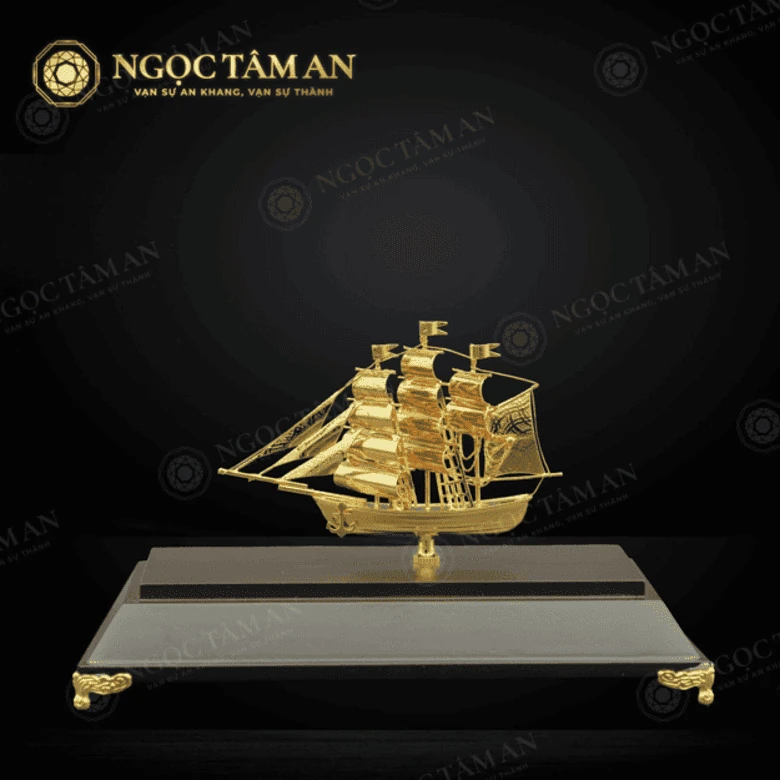 Mô hình thuyền buồm mạ vàng - Món quà phong thủy ý nghĩa tặng sếp, đối tác