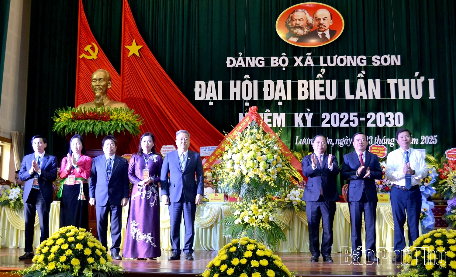 Phó Bí thư Thường trực Tỉnh ủy Nguyễn Phi Long dự và chỉ đạo Đại hội Đảng bộ xã Lương Sơn lần thứ I