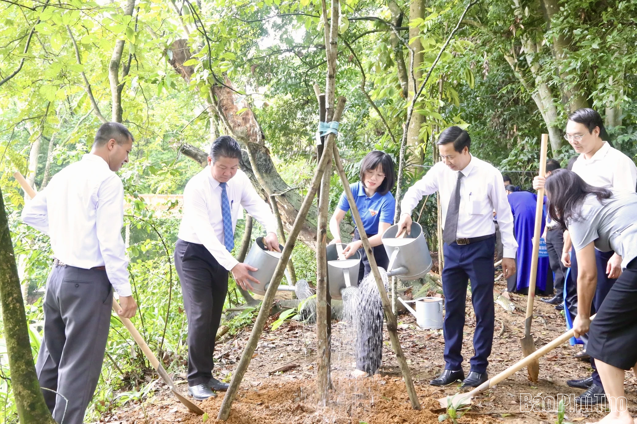 Trường Cao đẳng nghề Phú Thọ dâng hương tri ân các anh hùng liệt sĩ