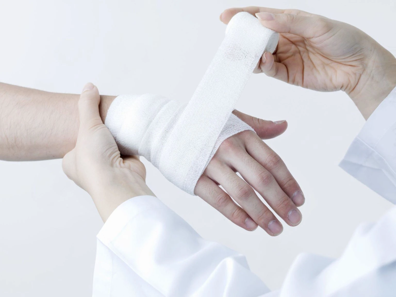 Rửa vết thương ngay tại nhà với phòng khám gia đình Việt Úc