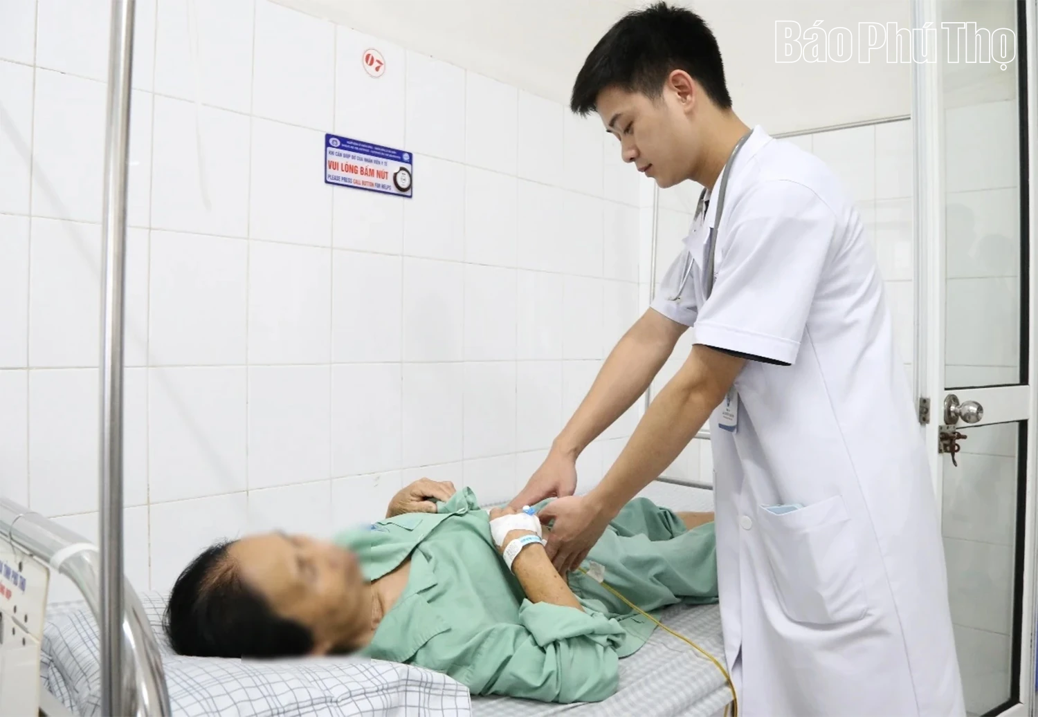 Kịp thời cứu chữa sỏi mật gây tắc ống mật và giun trong đường mật cho người bệnh