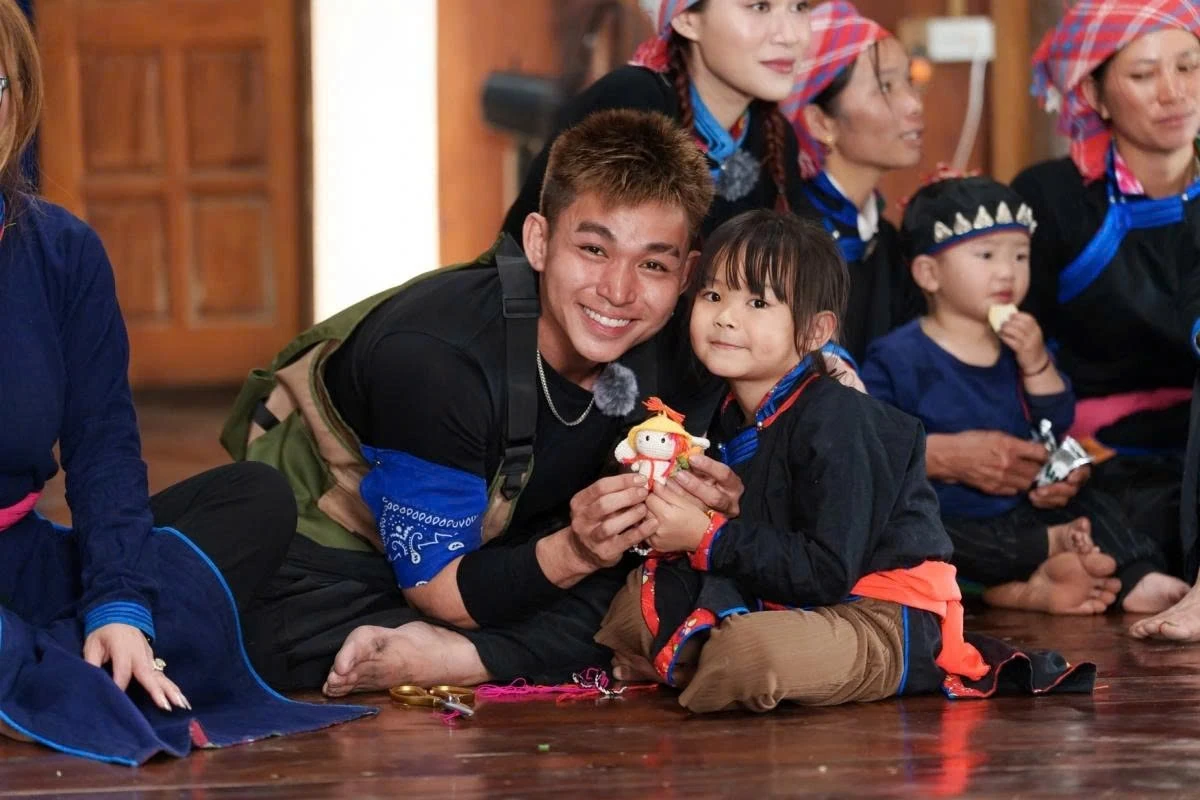 Jun Phạm và dàn cast “chữa lành” của “Gia đình Haha”