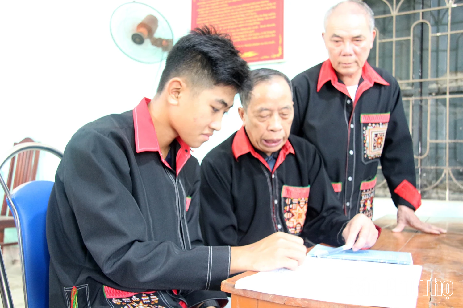 Chuyện về lớp học “làm người” ở bản Dao Đồng Chụa