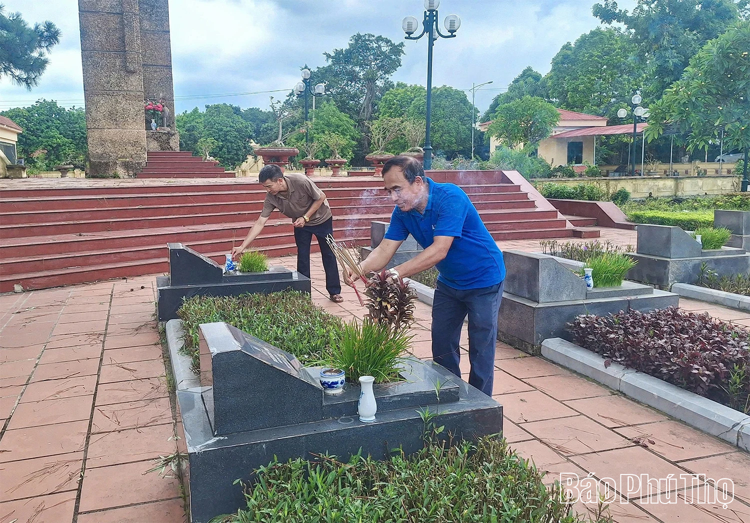 Âm thầm canh giấc ngủ cho những anh hùng liệt sĩ